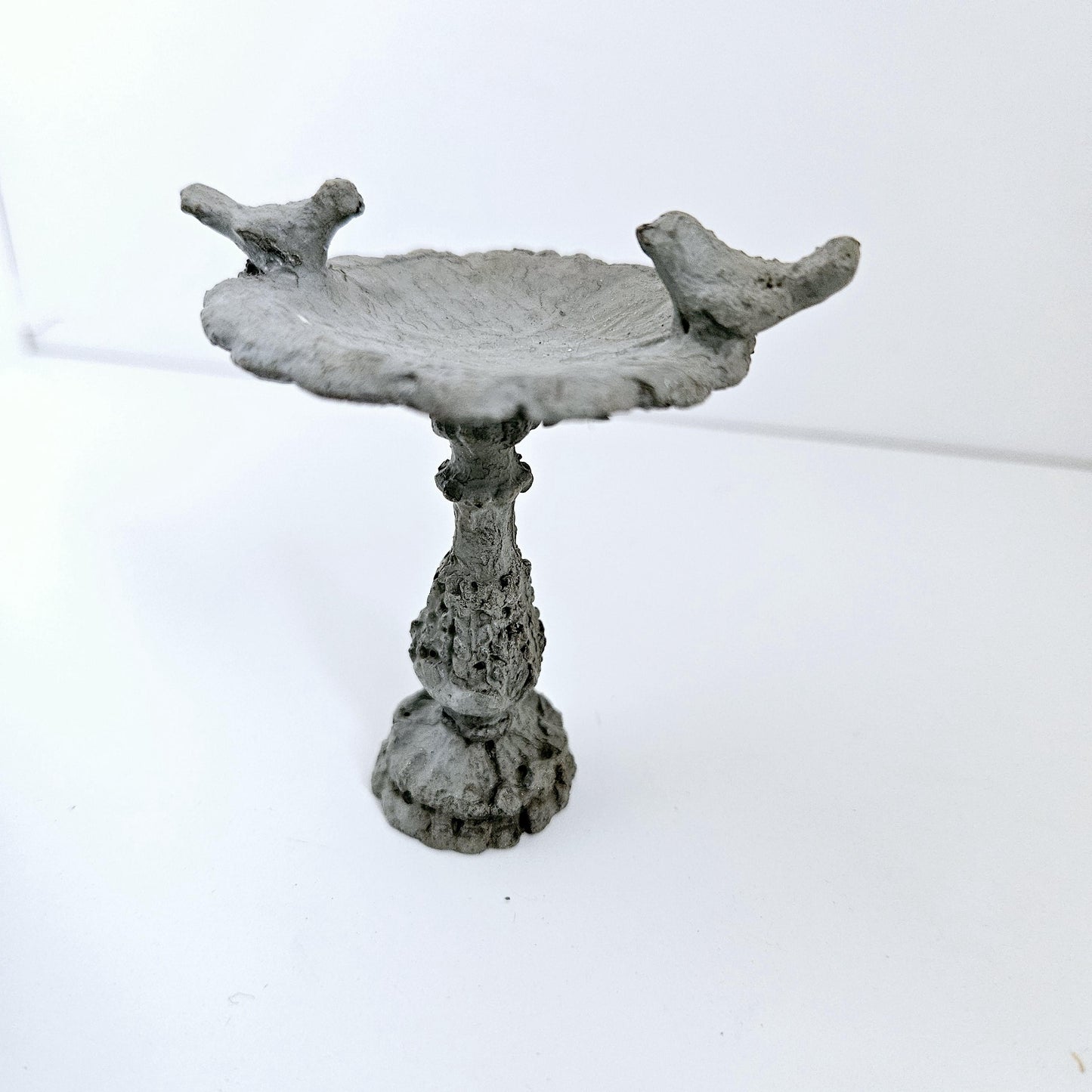 SALE!! Dolls House Stone Look Bird Bath, 1:12th Scale, Miniature Bird Bath