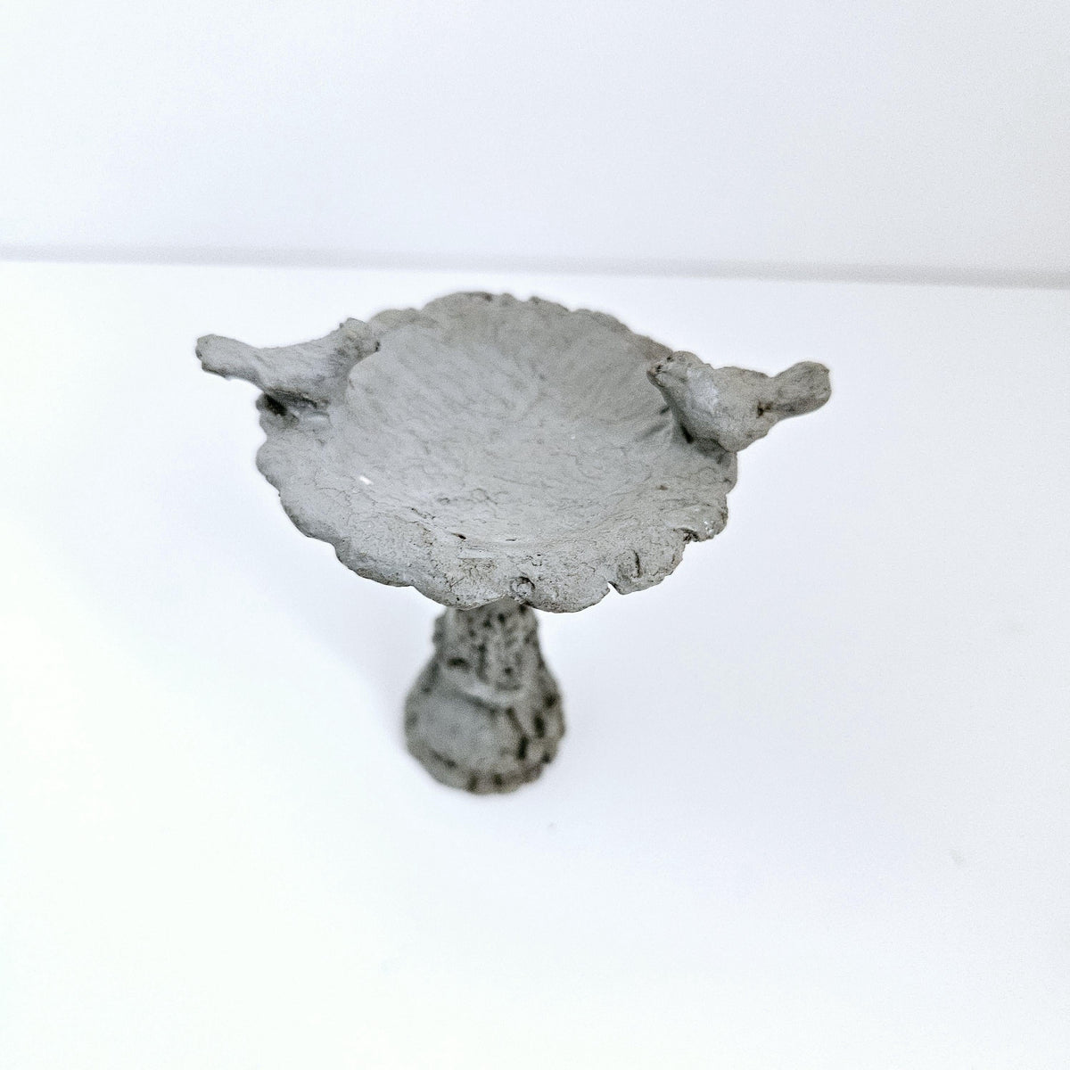 SALE!! Dolls House Stone Look Bird Bath, 1:12th Scale, Miniature Bird Bath
