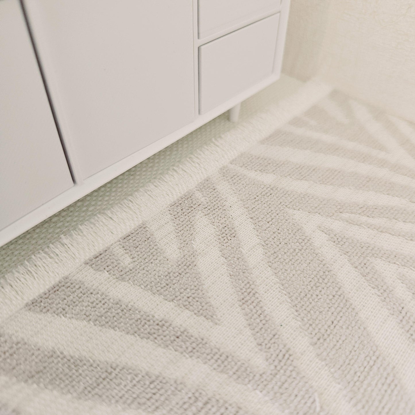 Dolls House Large Light Grey & White Rug 1:12th Scale, Miniature Rug (RUG-EX)