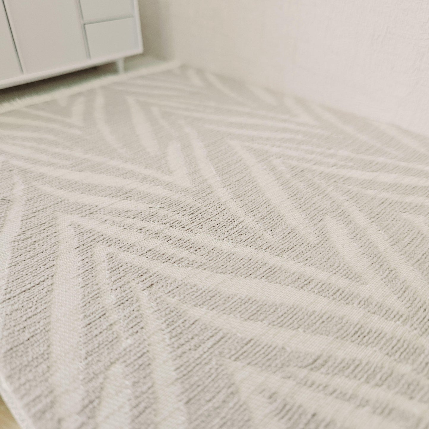 Dolls House Large Light Grey & White Rug 1:12th Scale, Miniature Rug (RUG-EX)