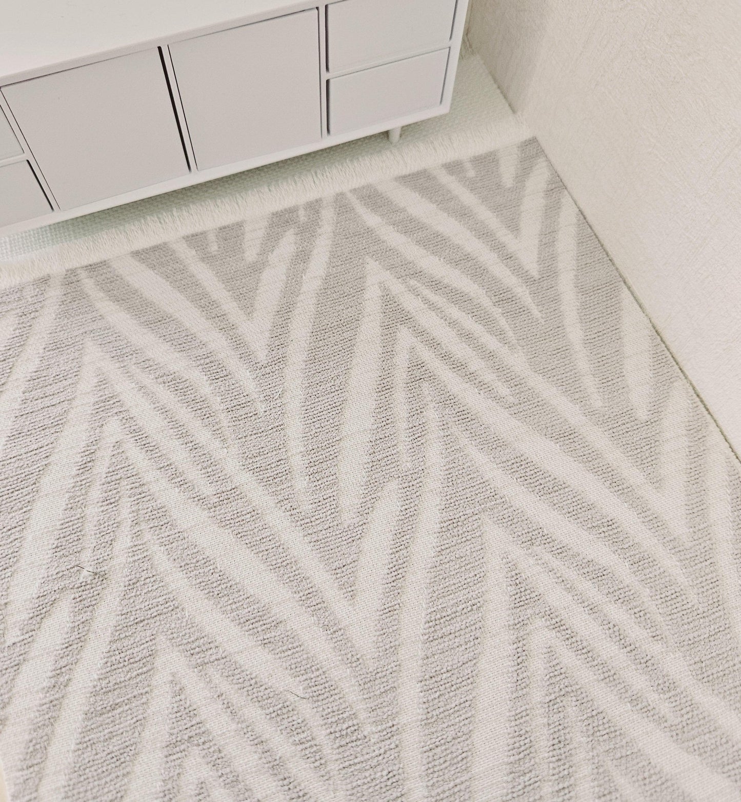 Dolls House Large Light Grey & White Rug 1:12th Scale, Miniature Rug (RUG-EX)