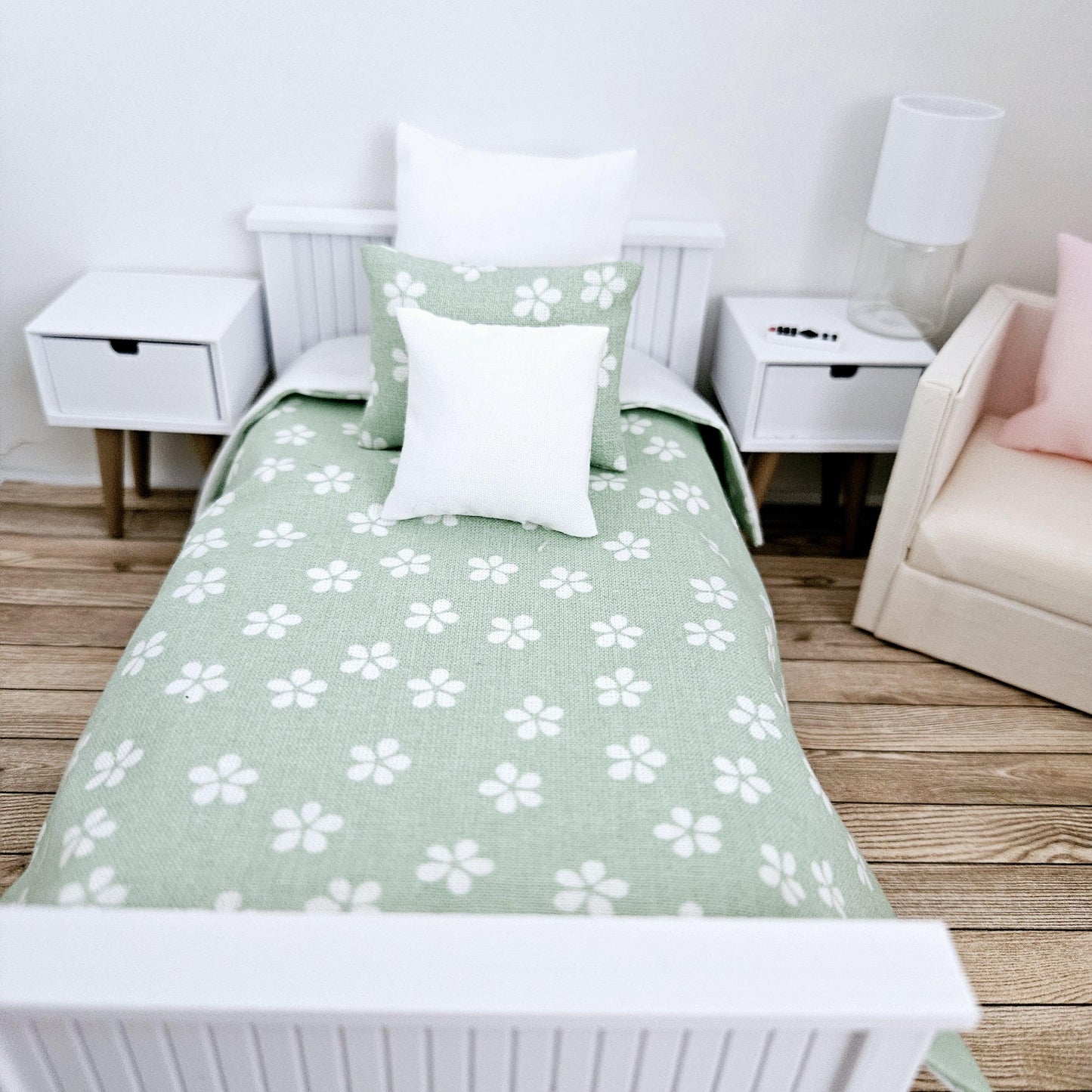SALE!! Dolls house Green Daisy Single 12th Scale Bedding Set, Doll House Girls Room Bedding
