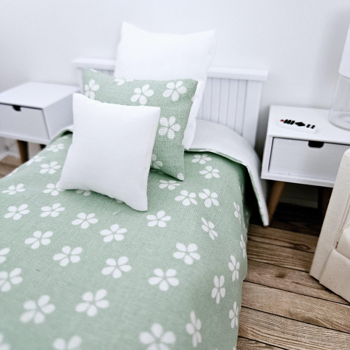 SALE!! Dolls house Green Daisy Single 12th Scale Bedding Set, Doll House Girls Room Bedding