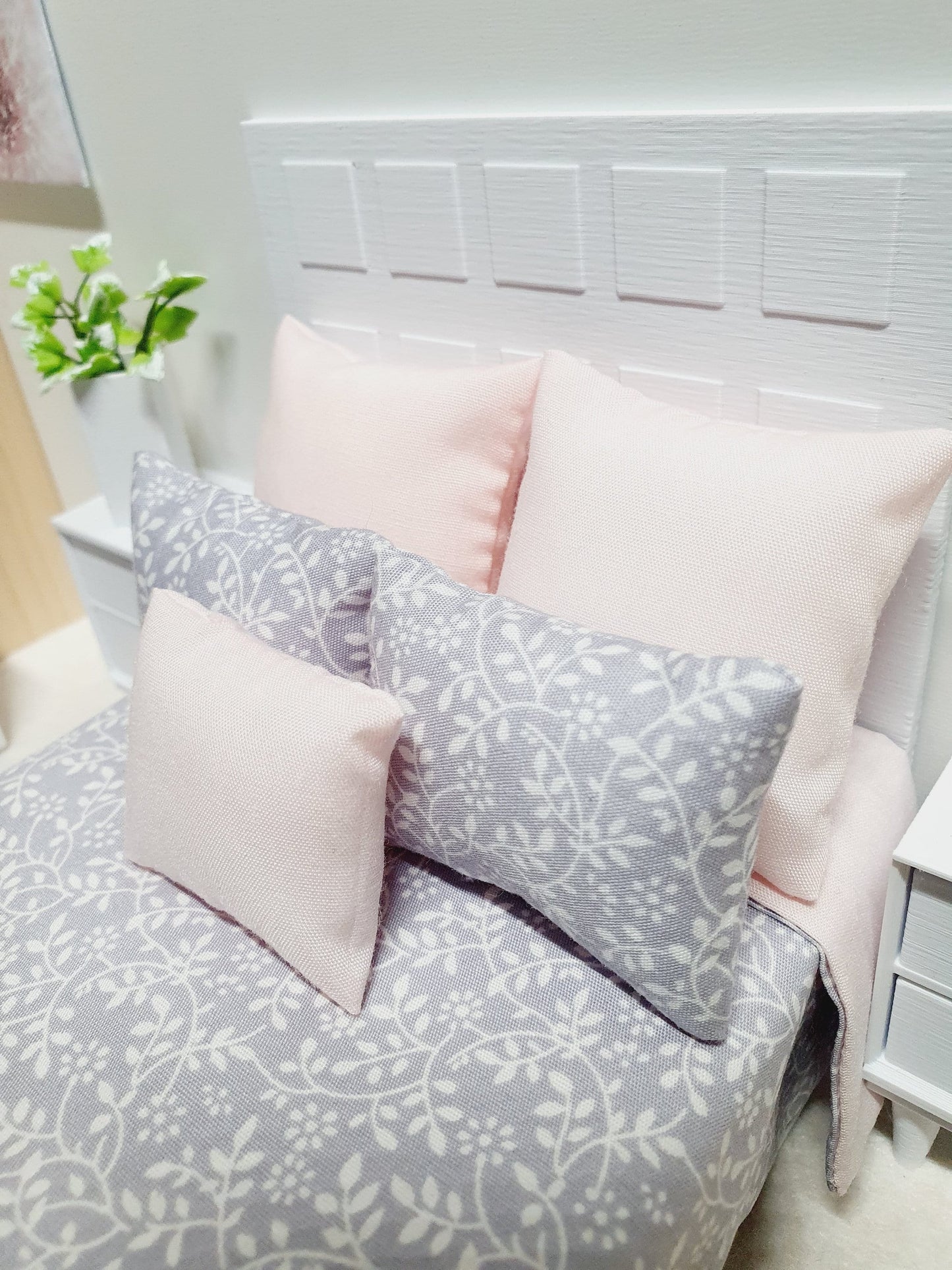 SALE!! Dolls house 6 piece set, Double bedding, Pale Grey floral print, 12th scale bedding, miniature bed set