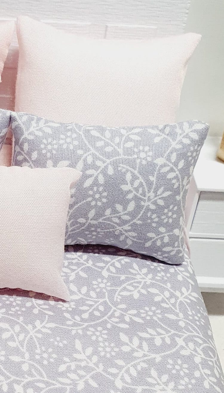 SALE!! Dolls house 6 piece set, Double bedding, Pale Grey floral print, 12th scale bedding, miniature bed set