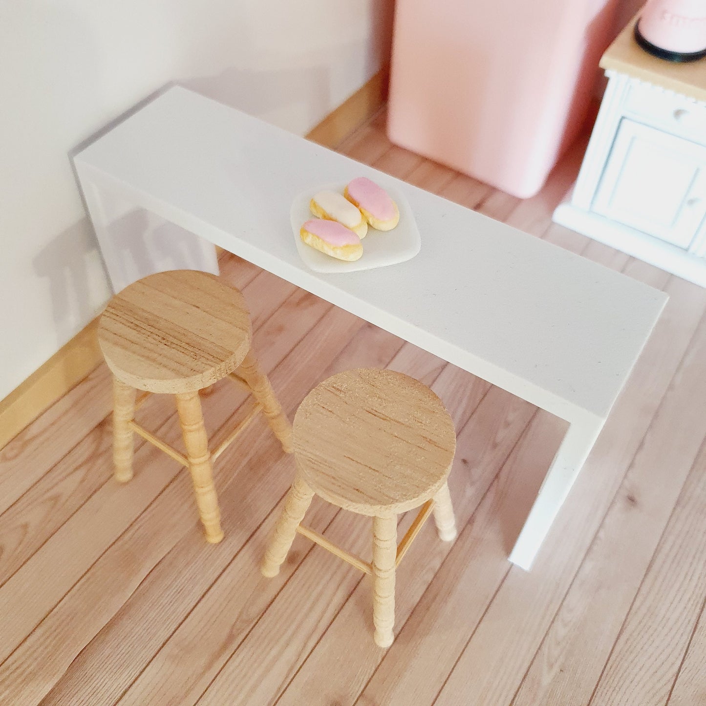 Dolls House 2x Wooden Bar Stools, 1:12th Scale, Miniature Bar Stool (K-BS2)