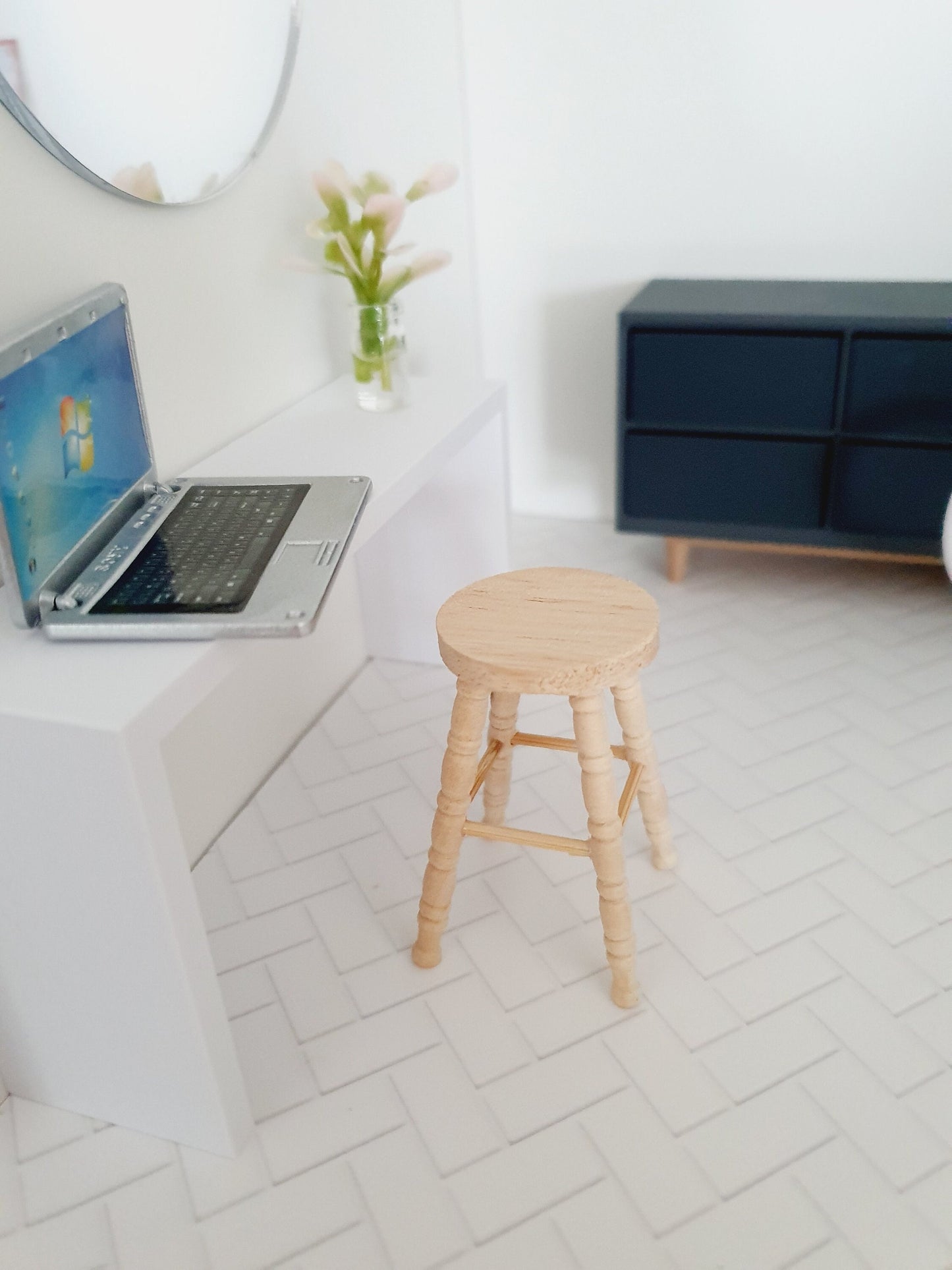 Dolls House 2x Wooden Bar Stools, 1:12th Scale, Miniature Bar Stool (K-BS2)