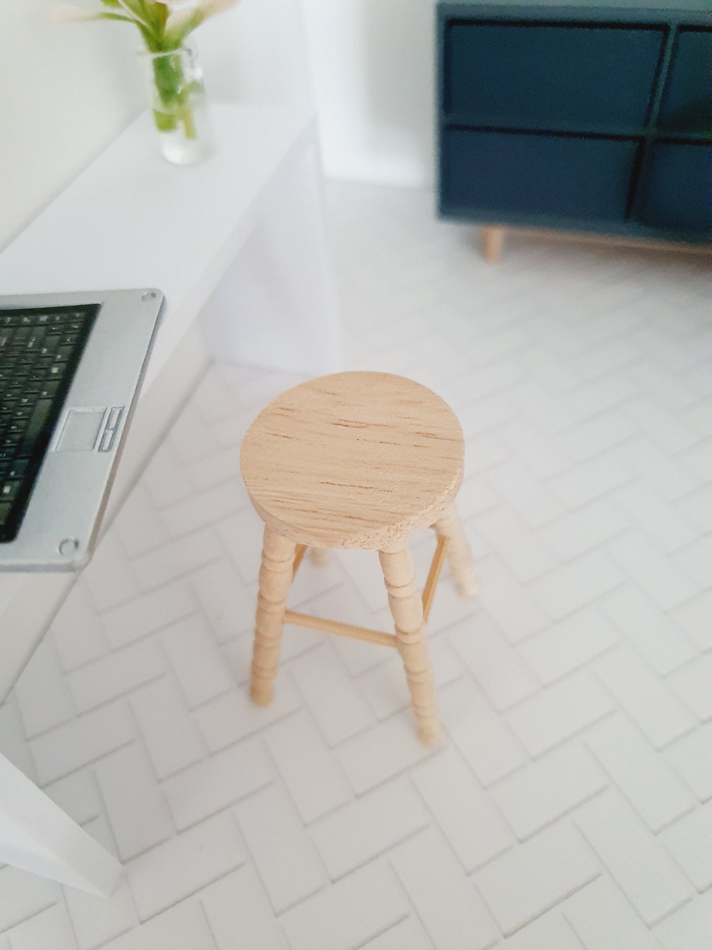 Dolls House 2x Wooden Bar Stools, 1:12th Scale, Miniature Bar Stool (K-BS2)