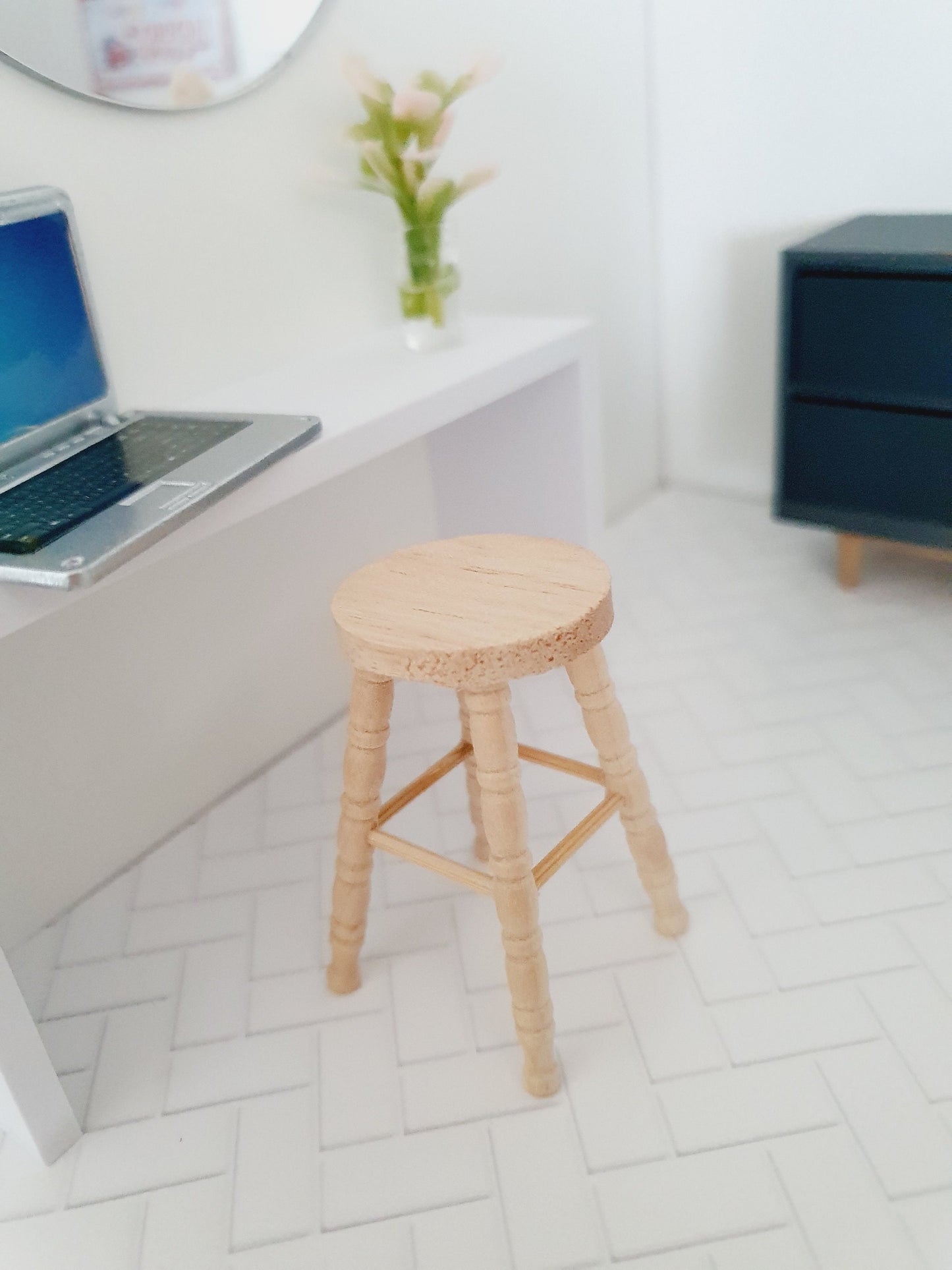 Dolls House 2x Wooden Bar Stools, 1:12th Scale, Miniature Bar Stool (K-BS2)