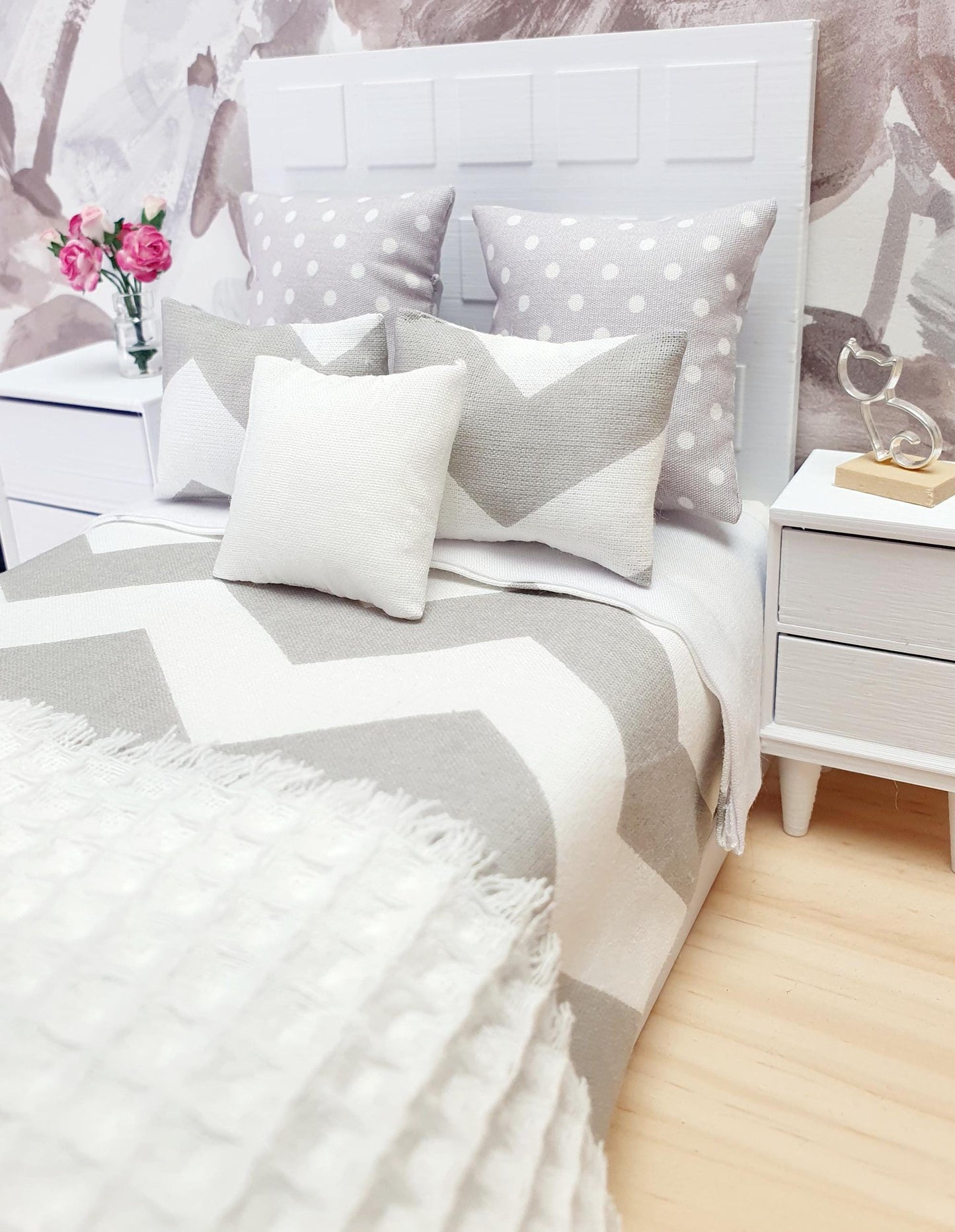 SALE!! Dolls house 7 piece set, Light Grey and White double bedding set, 12th scale, miniature bedding