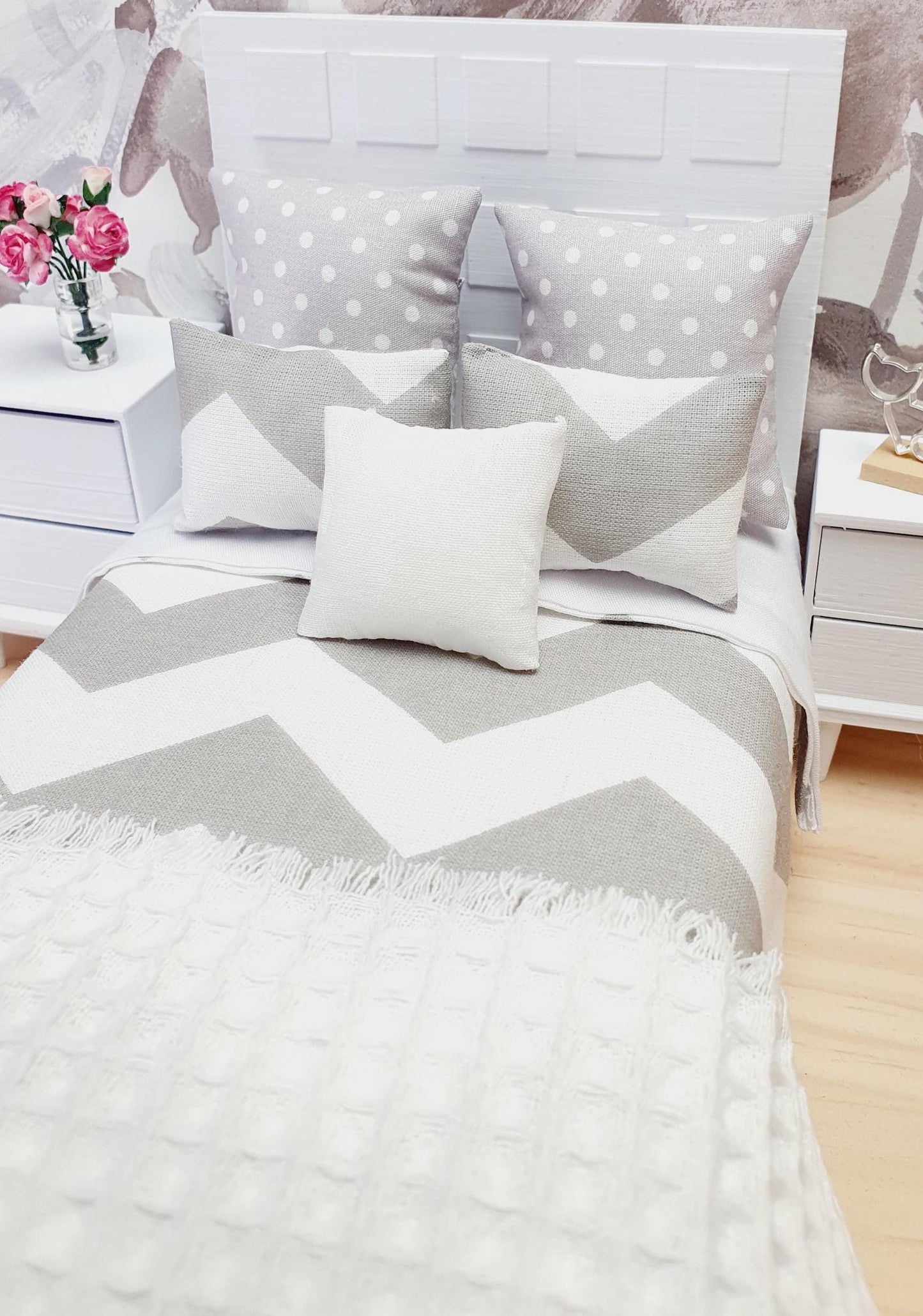 SALE!! Dolls house 7 piece set, Light Grey and White double bedding set, 12th scale, miniature bedding