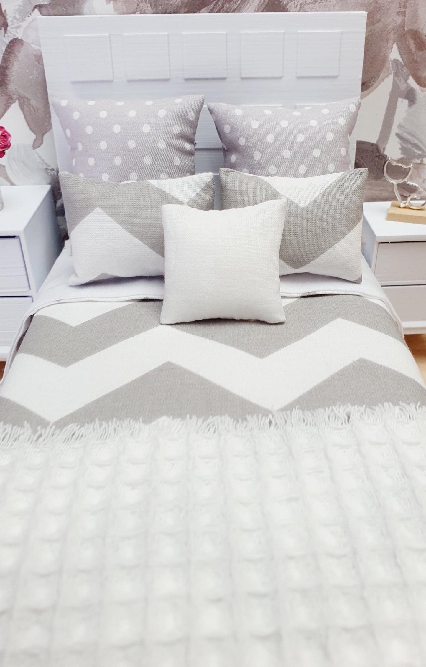 SALE!! Dolls house 7 piece set, Light Grey and White double bedding set, 12th scale, miniature bedding