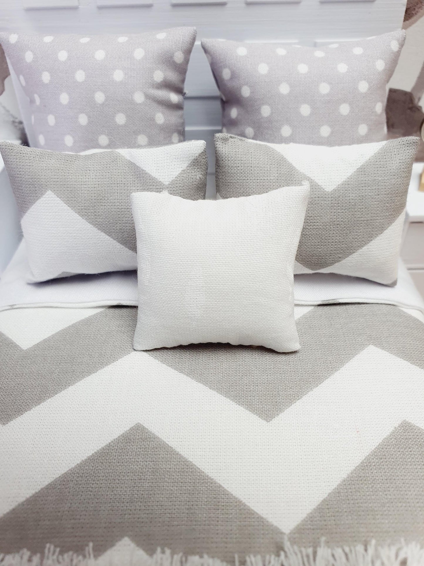 SALE!! Dolls house 7 piece set, Light Grey and White double bedding set, 12th scale, miniature bedding