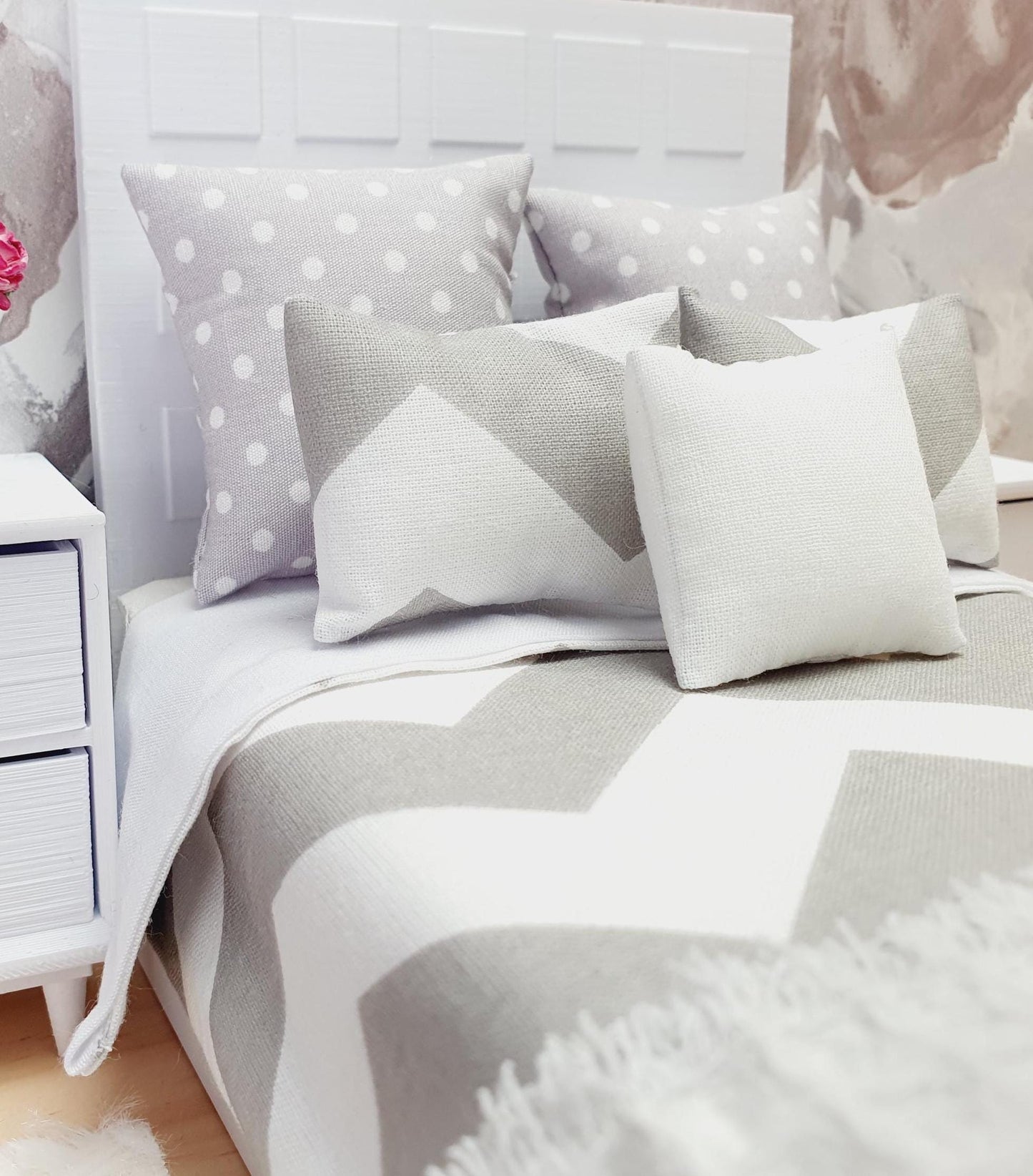 SALE!! Dolls house 7 piece set, Light Grey and White double bedding set, 12th scale, miniature bedding