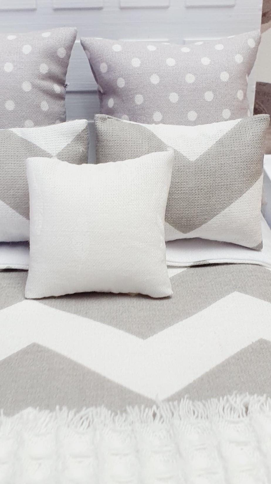 SALE!! Dolls house 7 piece set, Light Grey and White double bedding set, 12th scale, miniature bedding