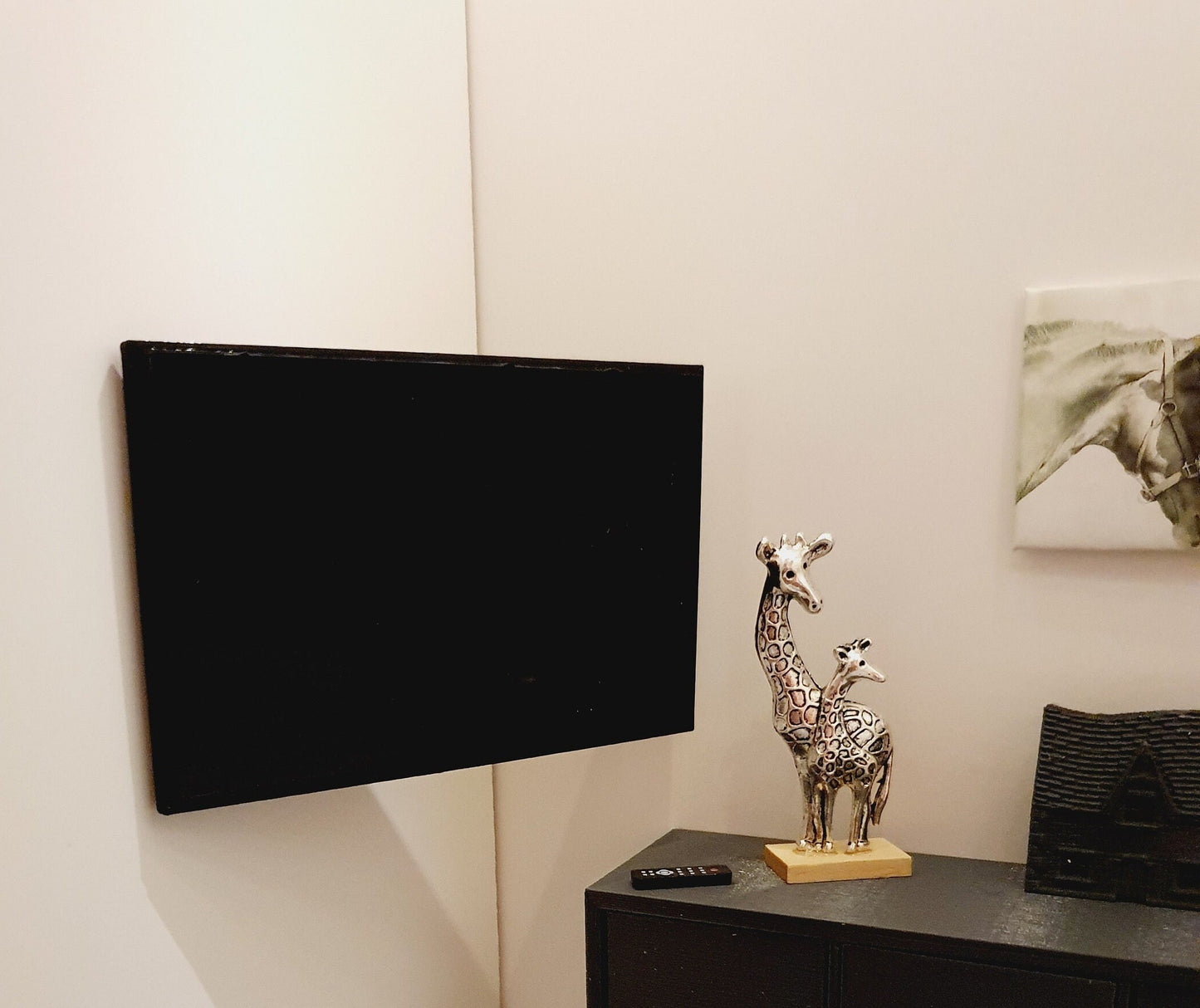 Dolls House Modern Flatscreen Television with Articulating Wall Mount that you can move, with remote control, Miniature TV (TVWM)