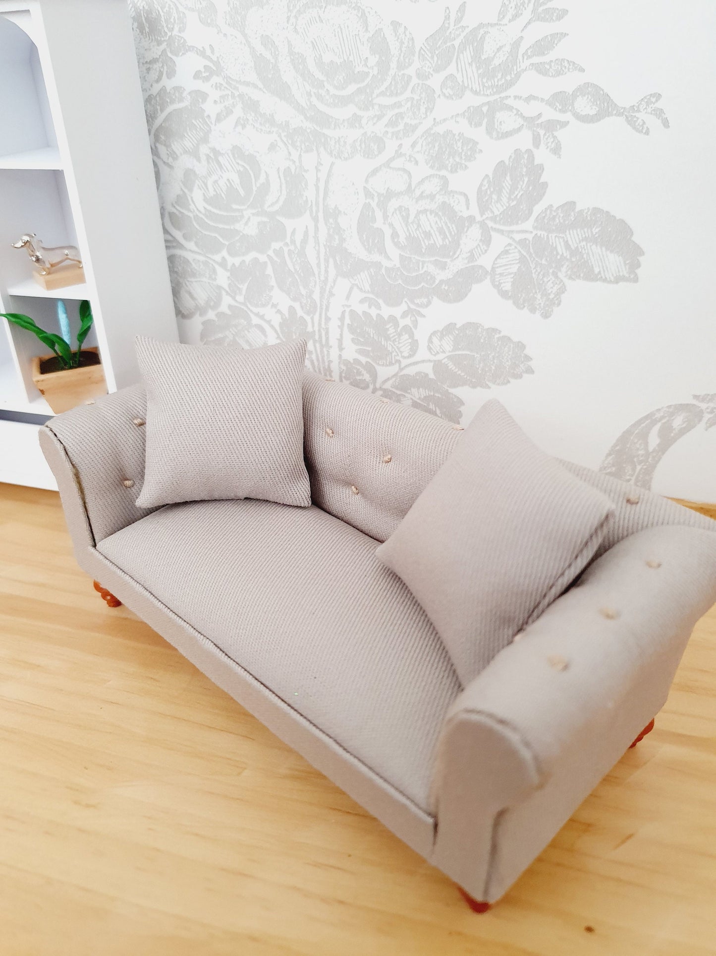 Dolls House Grey Chesterfield Sofa with 2x Matching Scatter Cushions, 1:12th Scale, Miniature Sofa (SOFACH)