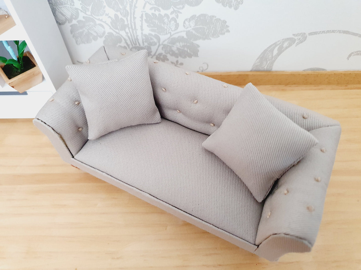 Dolls House Grey Chesterfield Sofa with 2x Matching Scatter Cushions, 1:12th Scale, Miniature Sofa (SOFACH)