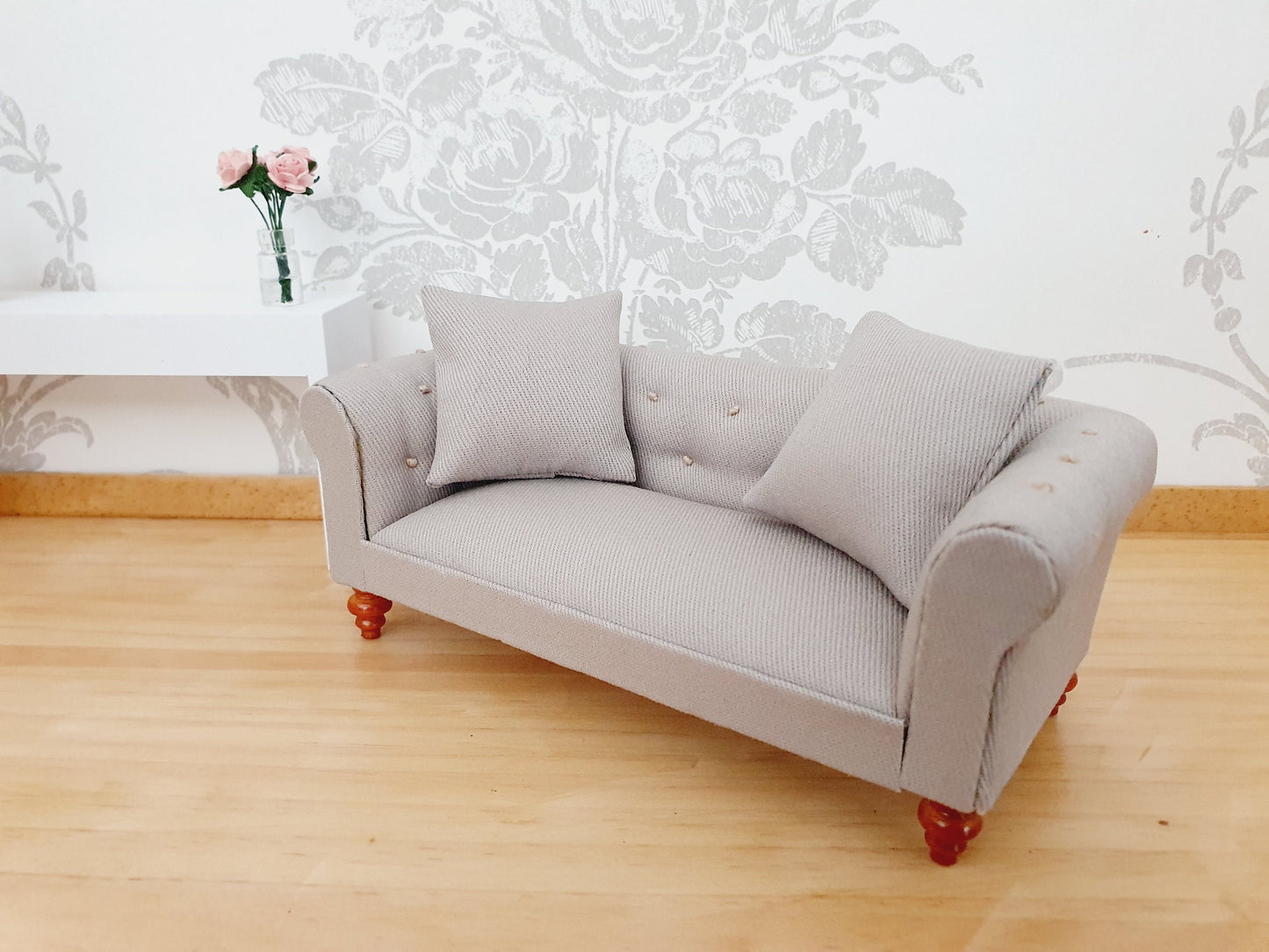 Dolls House Grey Chesterfield Sofa with 2x Matching Scatter Cushions, 1:12th Scale, Miniature Sofa (SOFACH)
