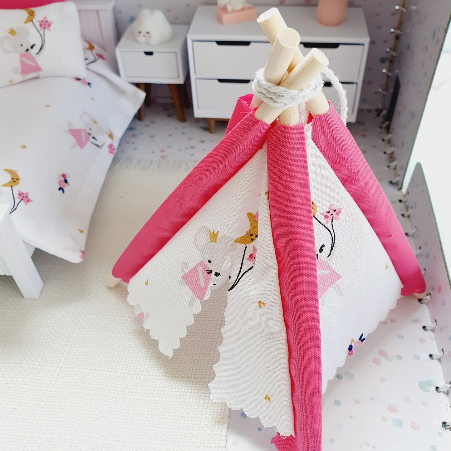 Dolls House in a Travel Suitcase, Pretty pink mouse design, 12th Scale, Miniature case