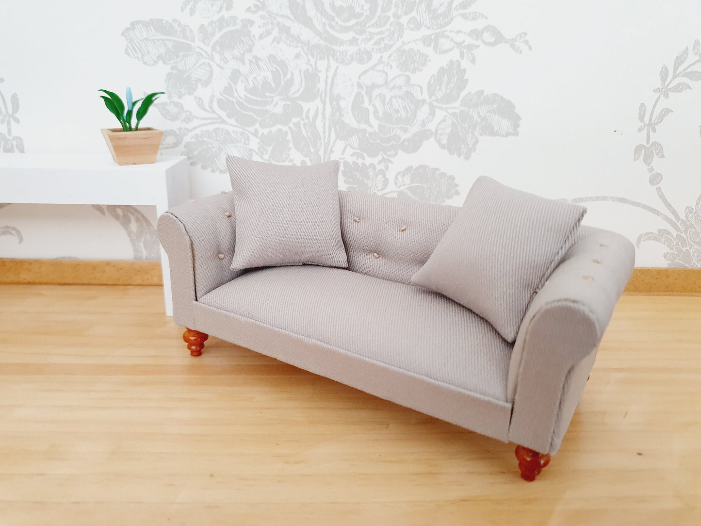 Dolls House Grey Chesterfield Sofa with 2x Matching Scatter Cushions, 1:12th Scale, Miniature Sofa (SOFACH)