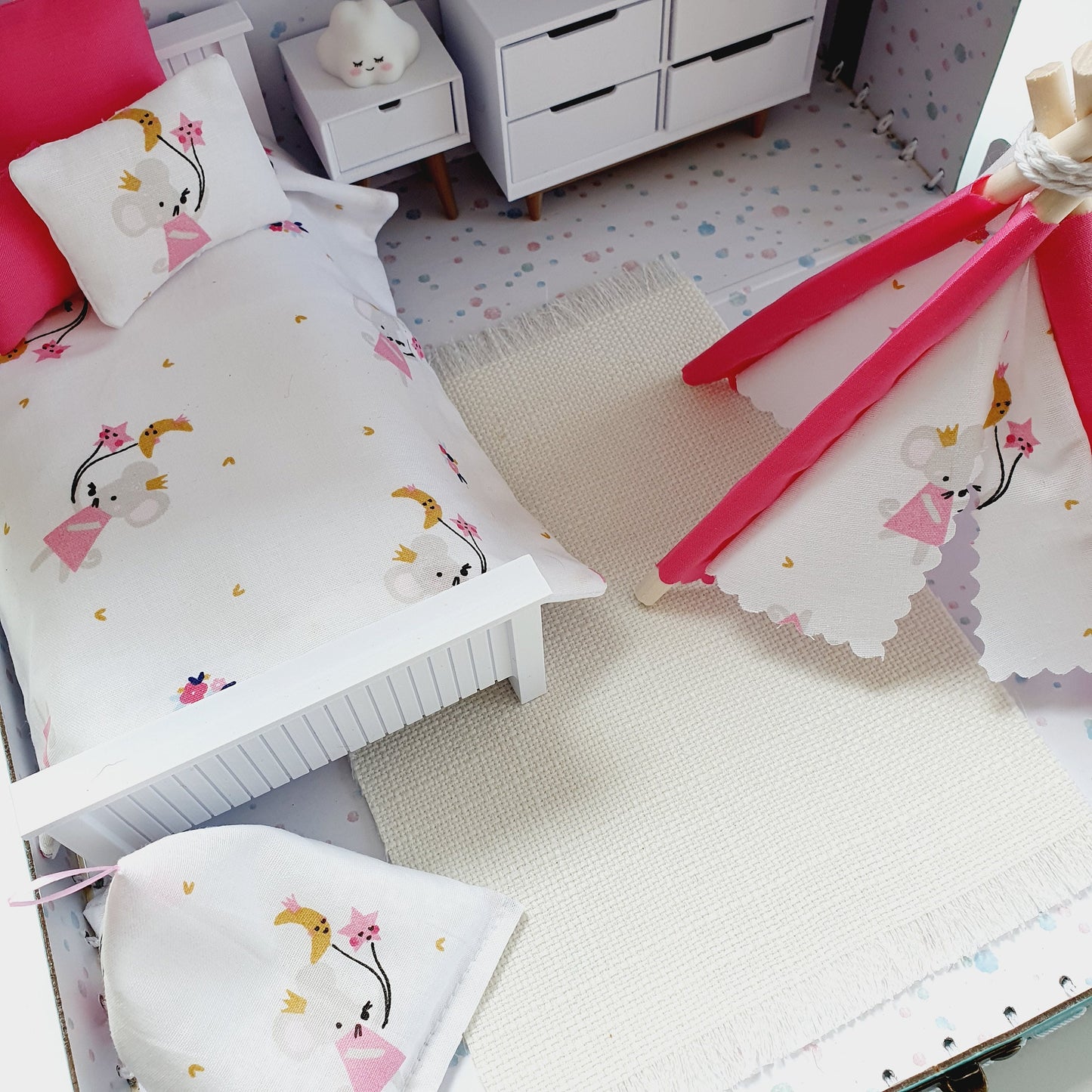 Dolls House in a Travel Suitcase, Pretty pink mouse design, 12th Scale, Miniature case