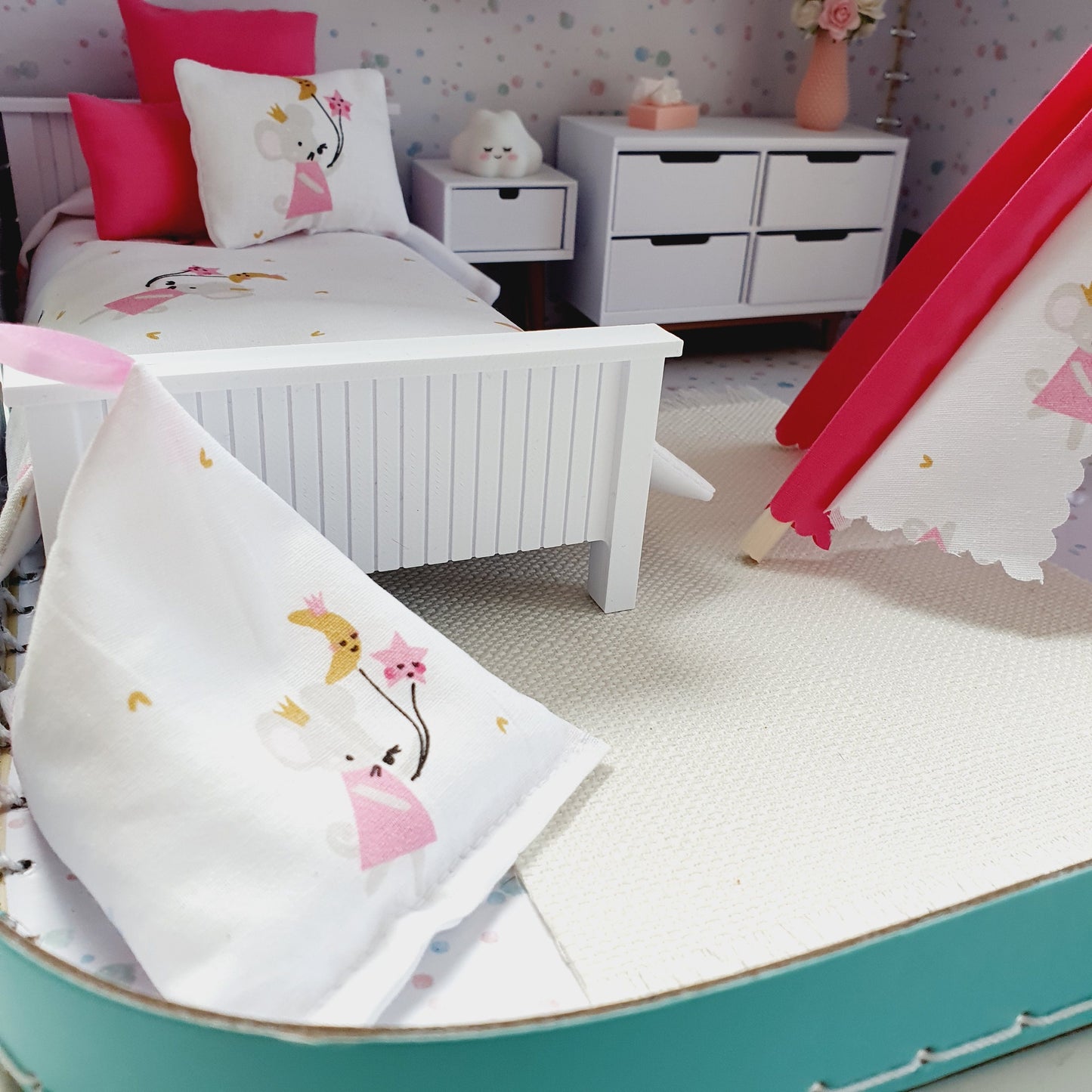 Dolls House in a Travel Suitcase, Pretty pink mouse design, 12th Scale, Miniature case