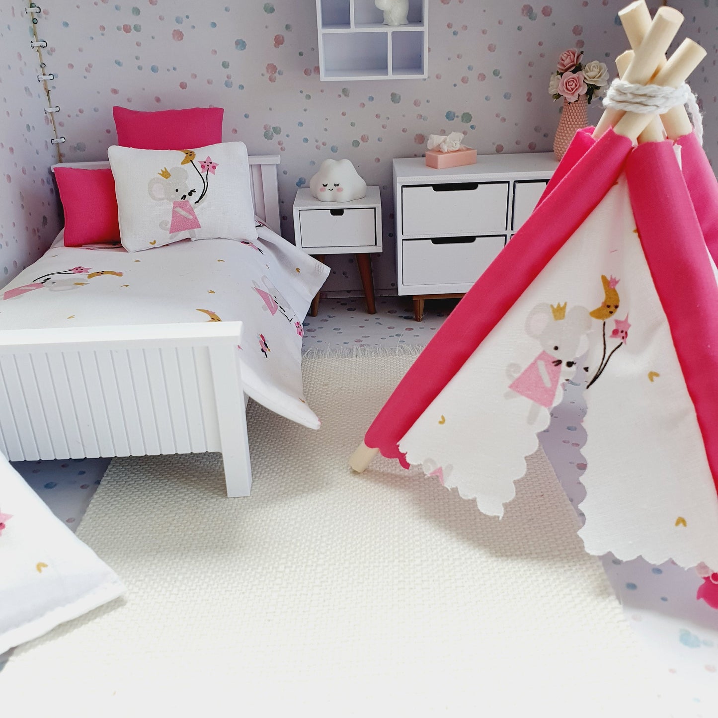 Dolls House in a Travel Suitcase, Pretty pink mouse design, 12th Scale, Miniature case