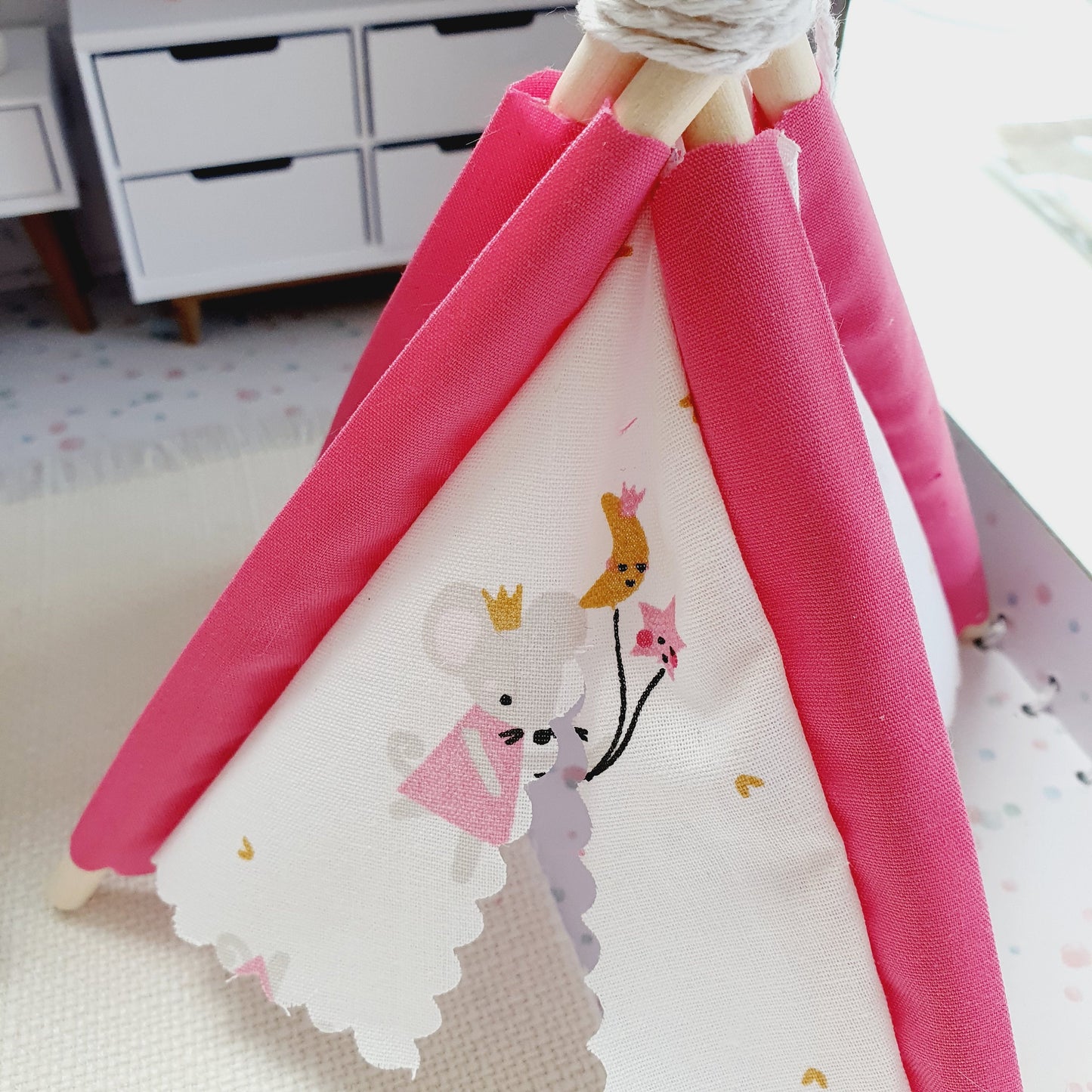 Dolls House in a Travel Suitcase, Pretty pink mouse design, 12th Scale, Miniature case