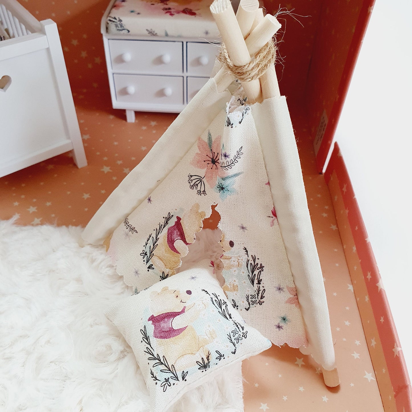 Dolls House Winnie the pooh Nursery Travel Suitcase, Cute Winnie the pooh Room Design, 12th Scale, Miniature case
