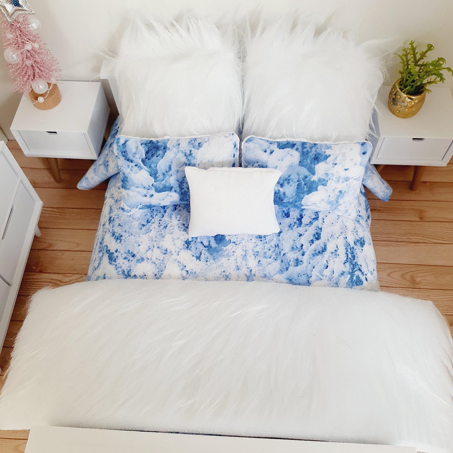 SALE!! Dolls house 7 piece set, Blue and White double bedding set, 12th scale, miniature bedding