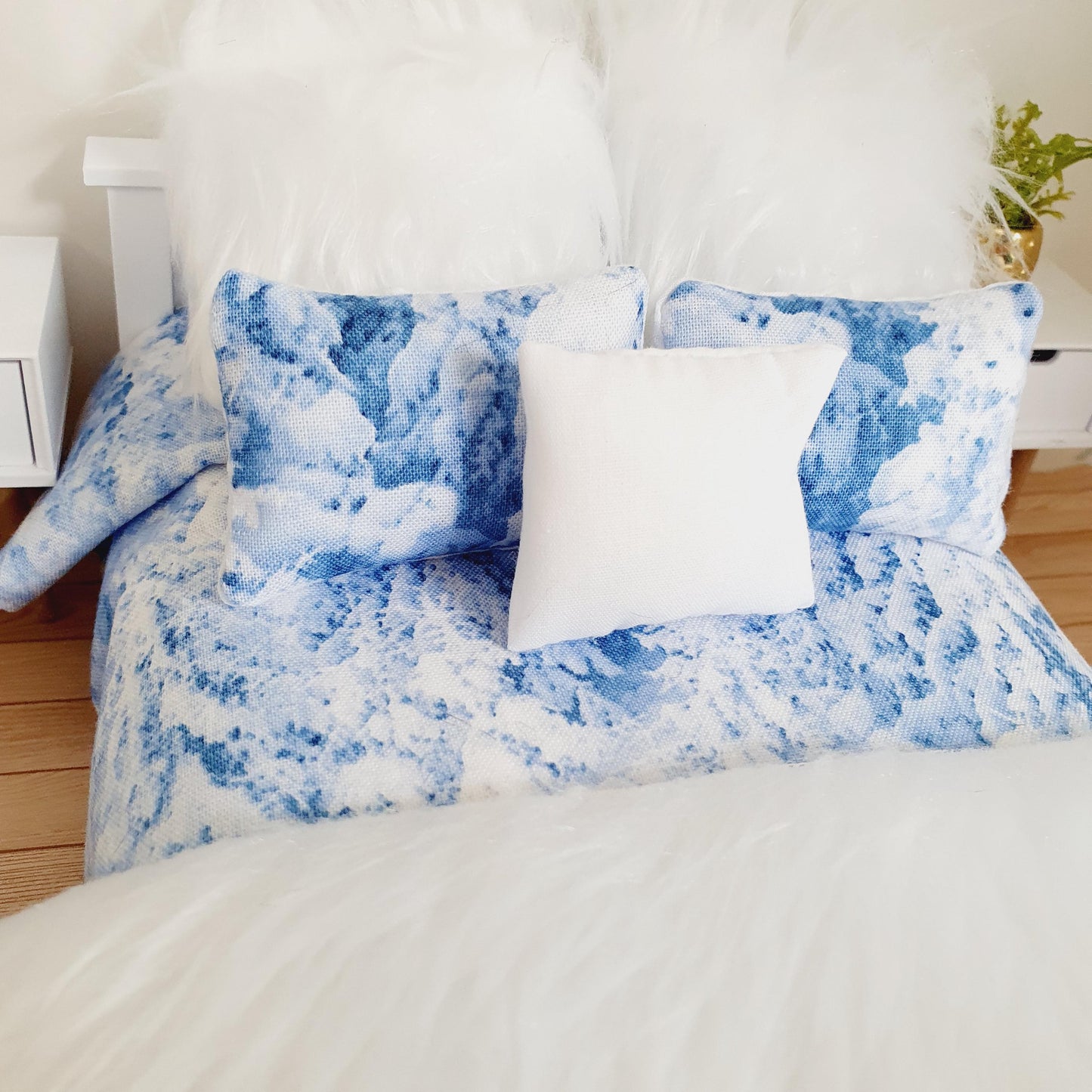 SALE!! Dolls house 7 piece set, Blue and White double bedding set, 12th scale, miniature bedding