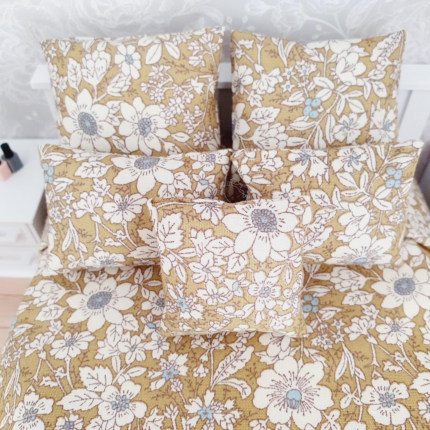 SALE!! Dolls house 6 piece set, Double bedding, Floral print, 12th scale bedding, miniature bed set