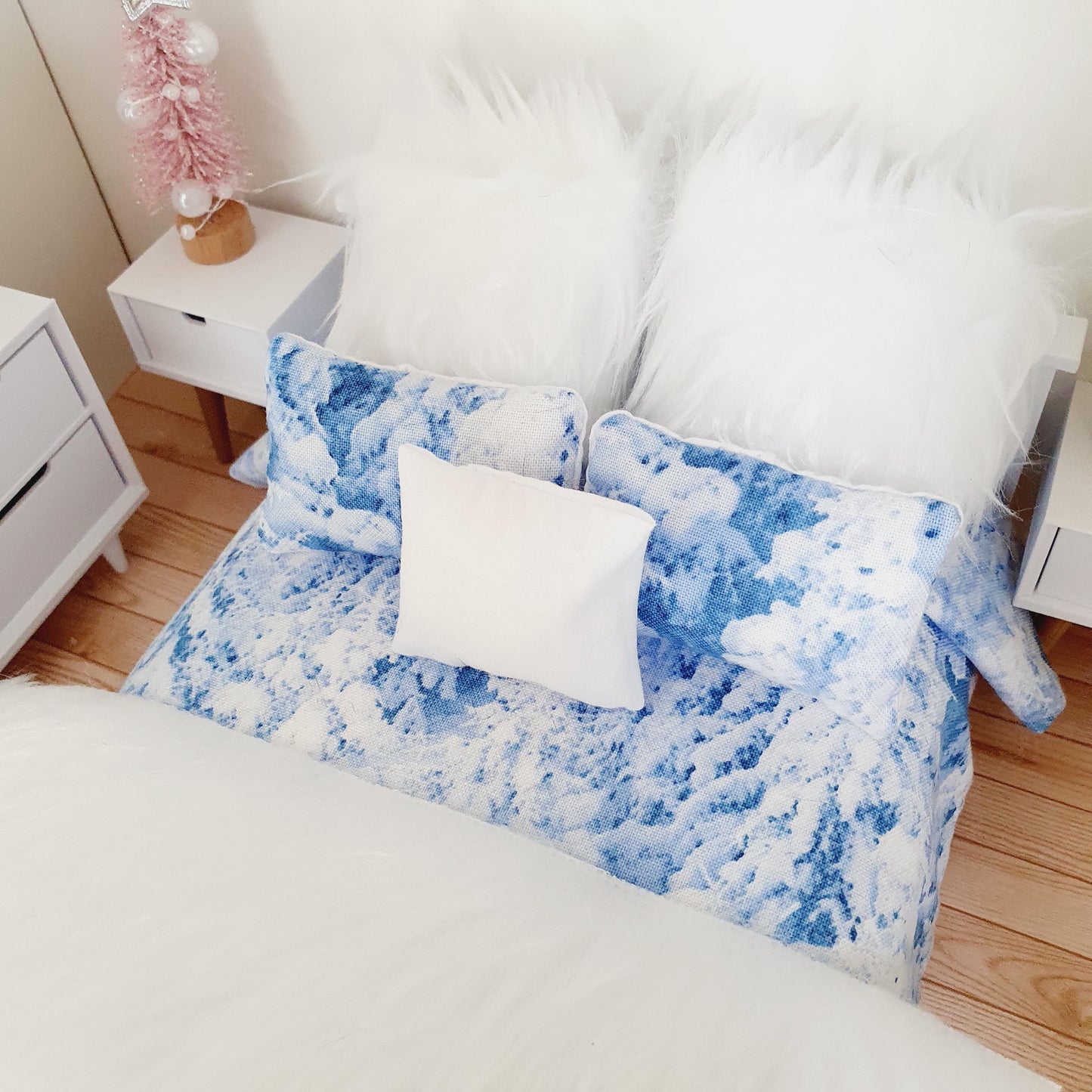 SALE!! Dolls house 7 piece set, Blue and White double bedding set, 12th scale, miniature bedding