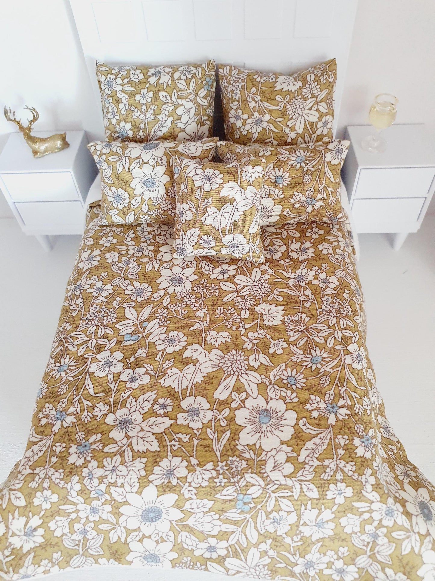 SALE!! Dolls house 6 piece set, Double bedding, Floral print, 12th scale bedding, miniature bed set