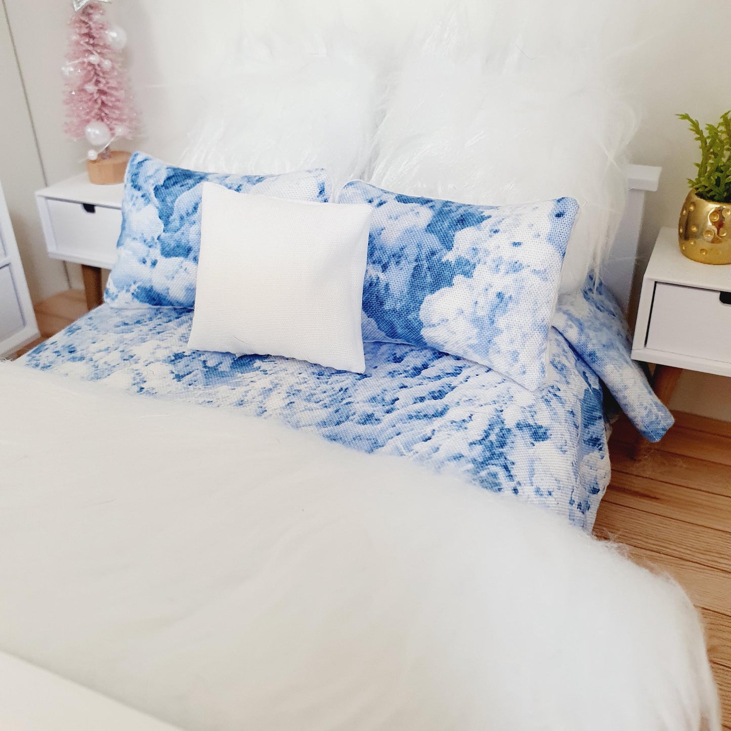 SALE!! Dolls house 7 piece set, Blue and White double bedding set, 12th scale, miniature bedding