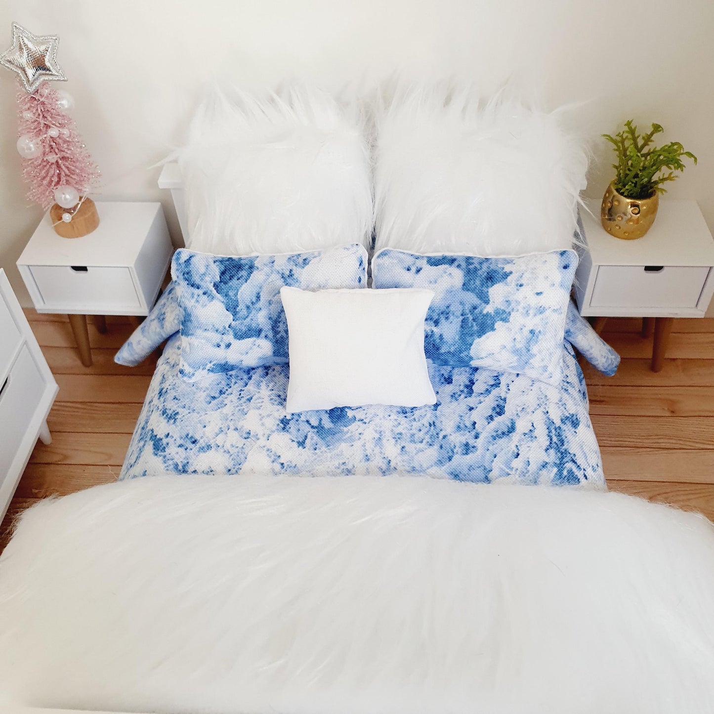 SALE!! Dolls house 7 piece set, Blue and White double bedding set, 12th scale, miniature bedding