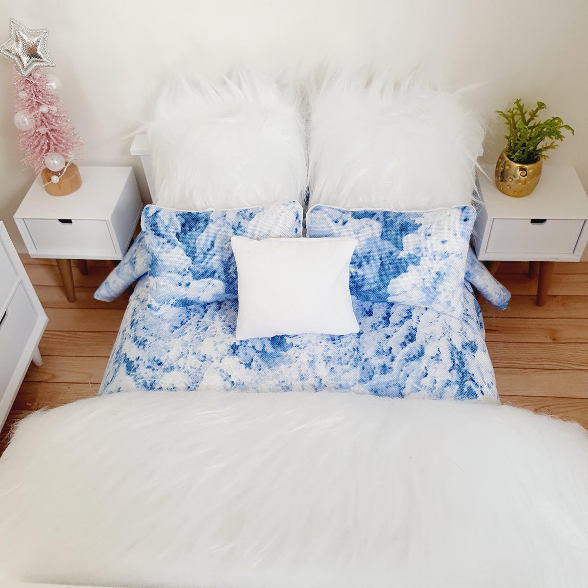 SALE!! Dolls house 7 piece set, Blue and White double bedding set, 12th scale, miniature bedding