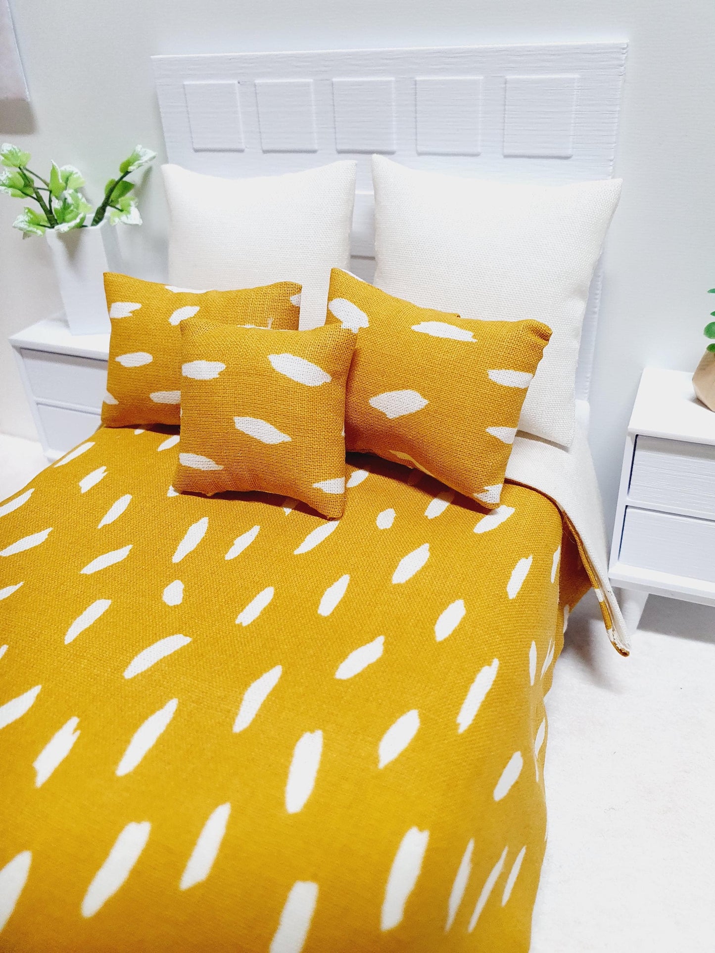 SALE!! Dolls house 6 piece set, Double bedding, leaf print, 12th scale bedding, miniature bed set