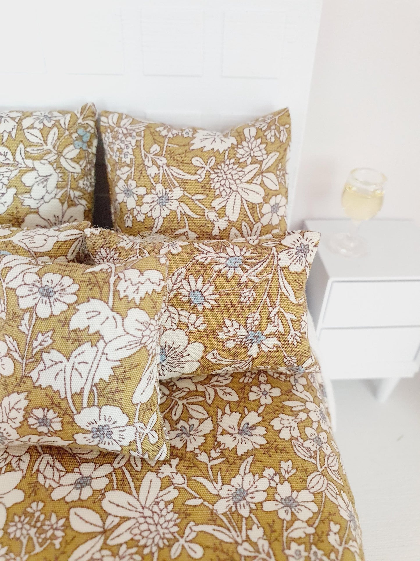 SALE!! Dolls house 6 piece set, Double bedding, Floral print, 12th scale bedding, miniature bed set