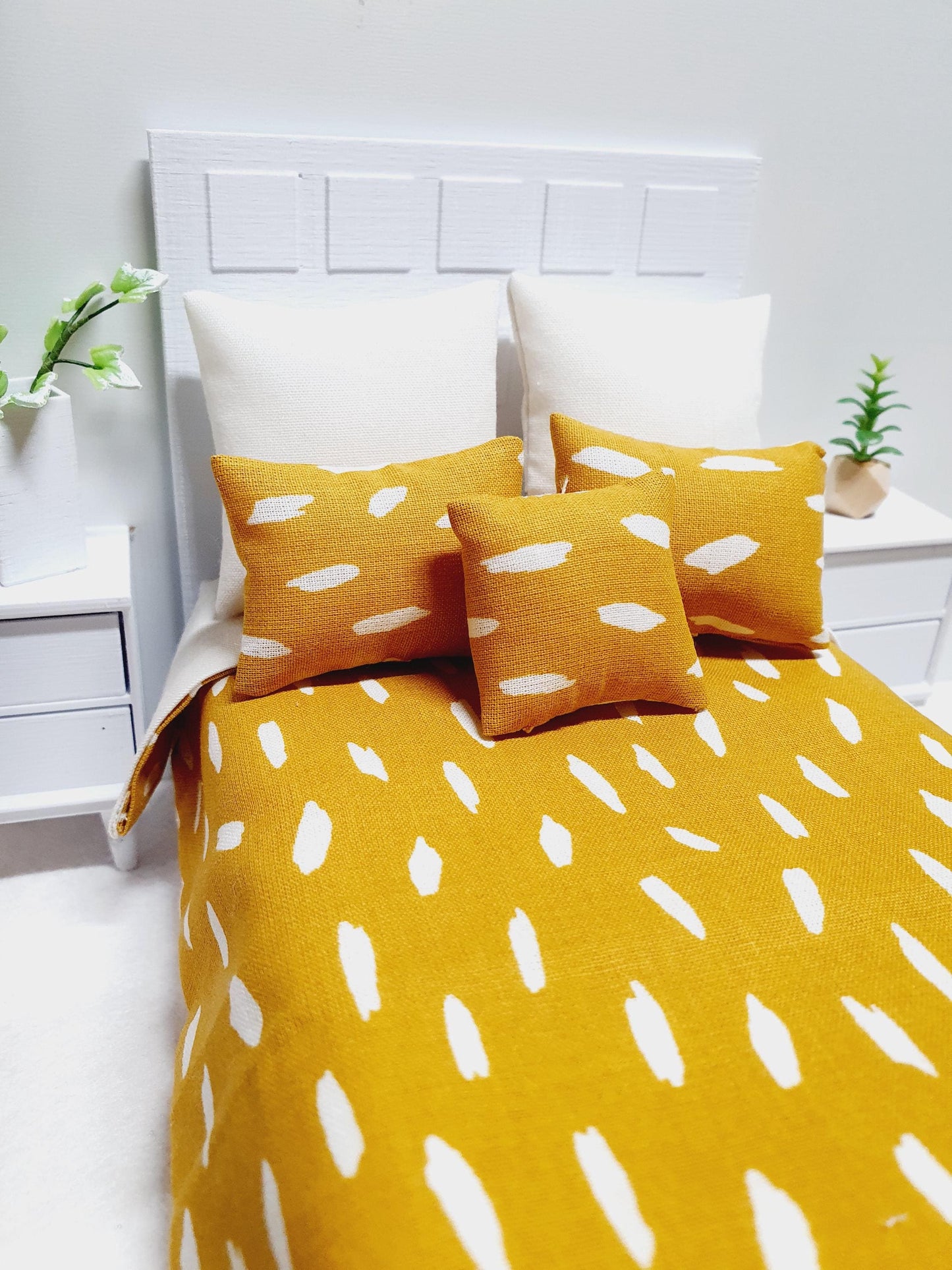 SALE!! Dolls house 6 piece set, Double bedding, leaf print, 12th scale bedding, miniature bed set