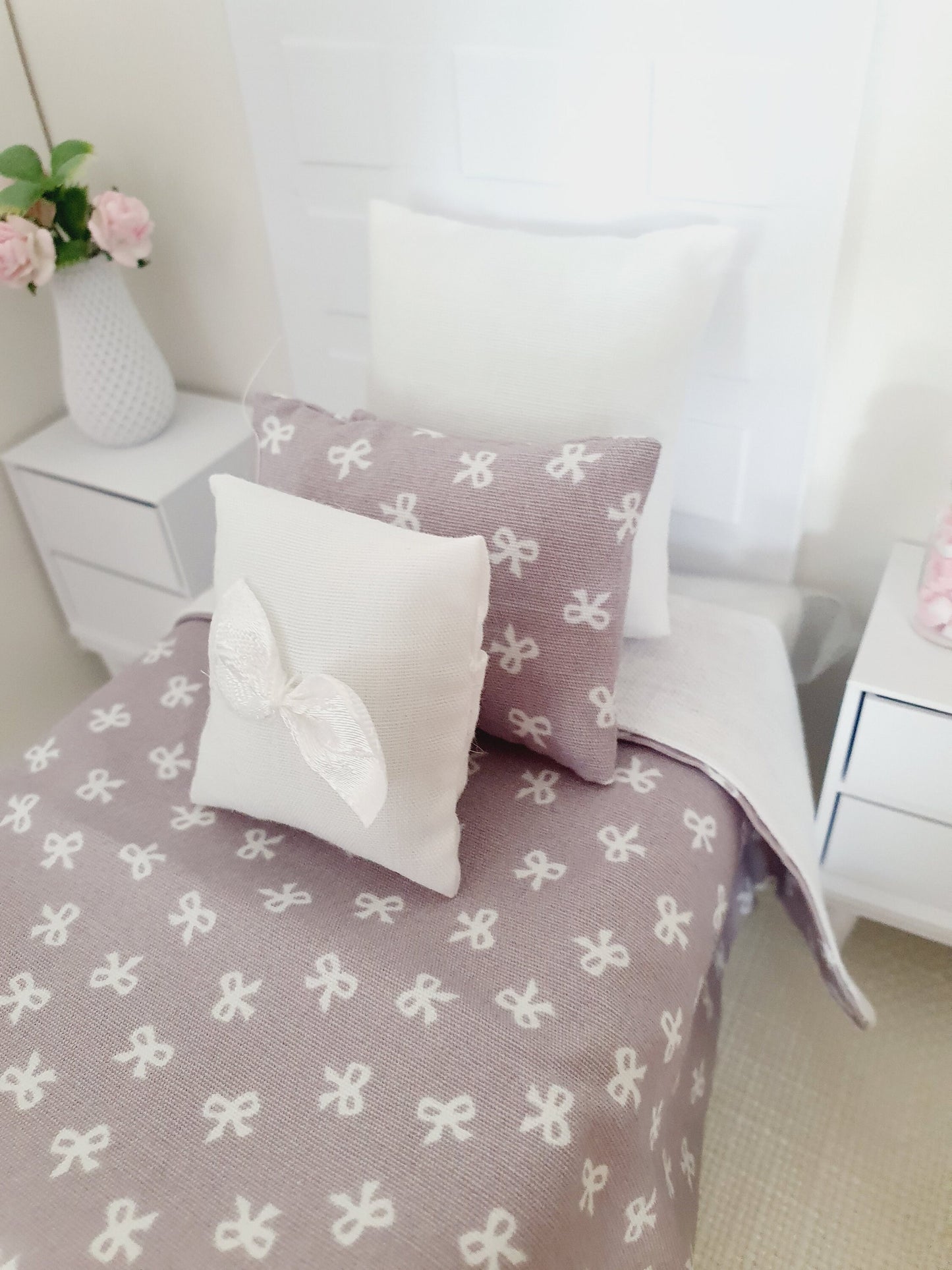 SALE! Dolls house Single bedding, pretty grey bow design, 12th scale bedding, miniature bed set