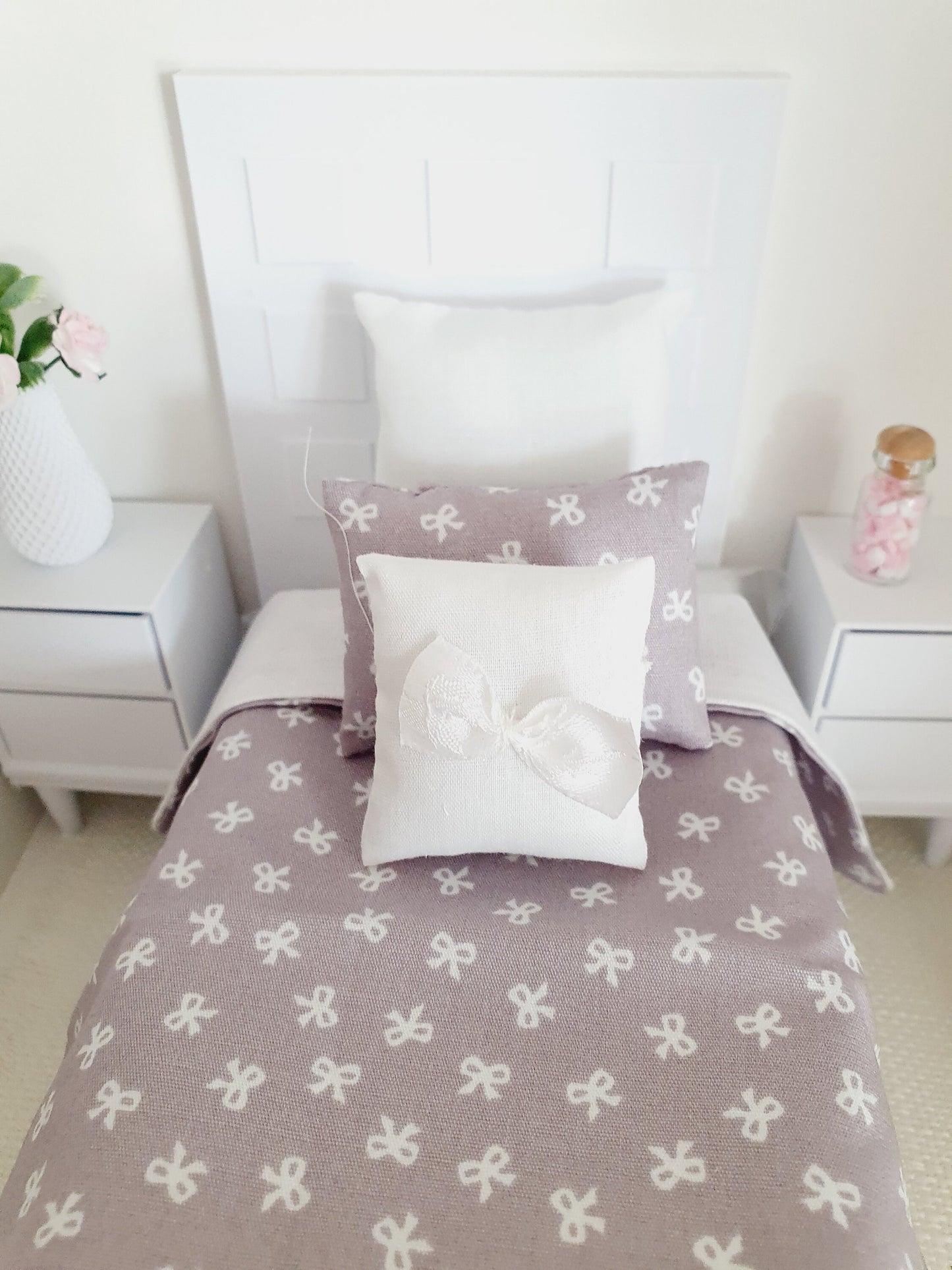 SALE! Dolls house Single bedding, pretty grey bow design, 12th scale bedding, miniature bed set