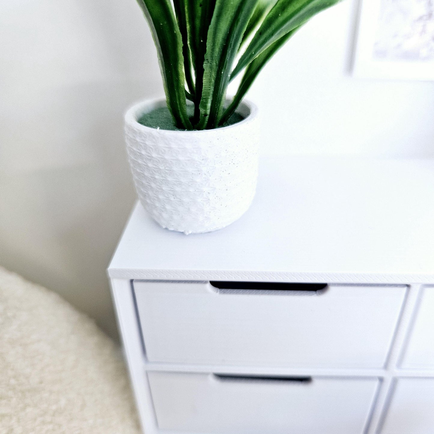 Dolls House Modern White Flower in a Coloured Plant Pot, Plant 1:12th Scale, Miniature Plant Pot, Dollhouse Accessories