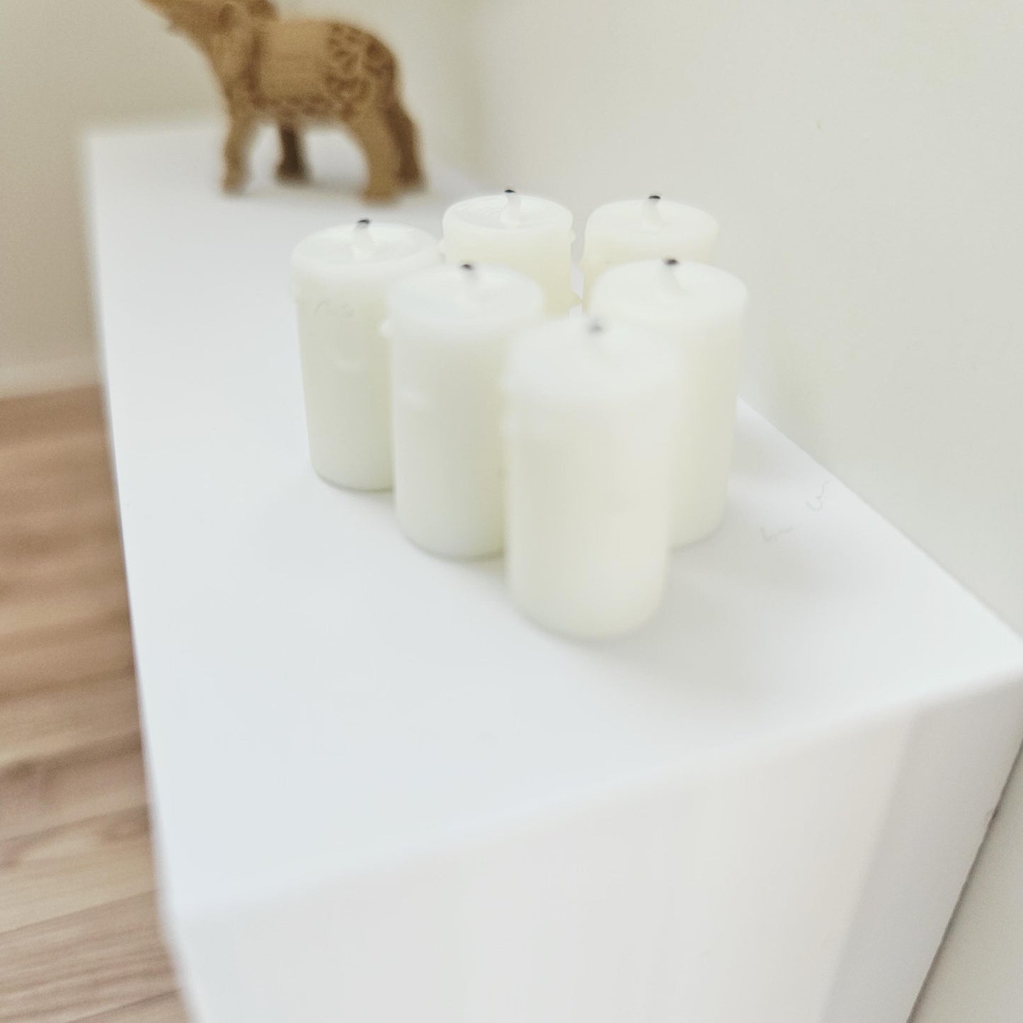 Dolls House 6x candles with melting wax, 12th scale, miniature ornament