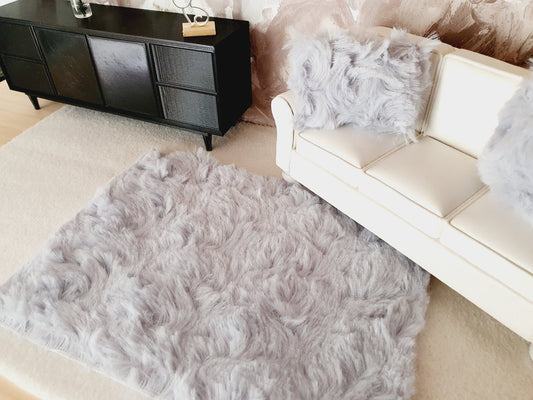 Grey Soft Fur Rug Rug – alternate view 2 | 1:12 scale dolls house miniature