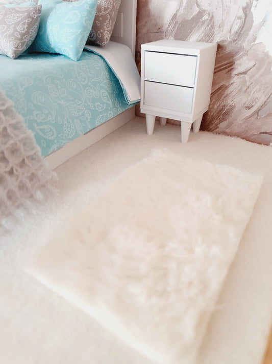 Cream Fur Rug – 105×75 mm – alternate view 2 | 1:12 scale dolls house miniature