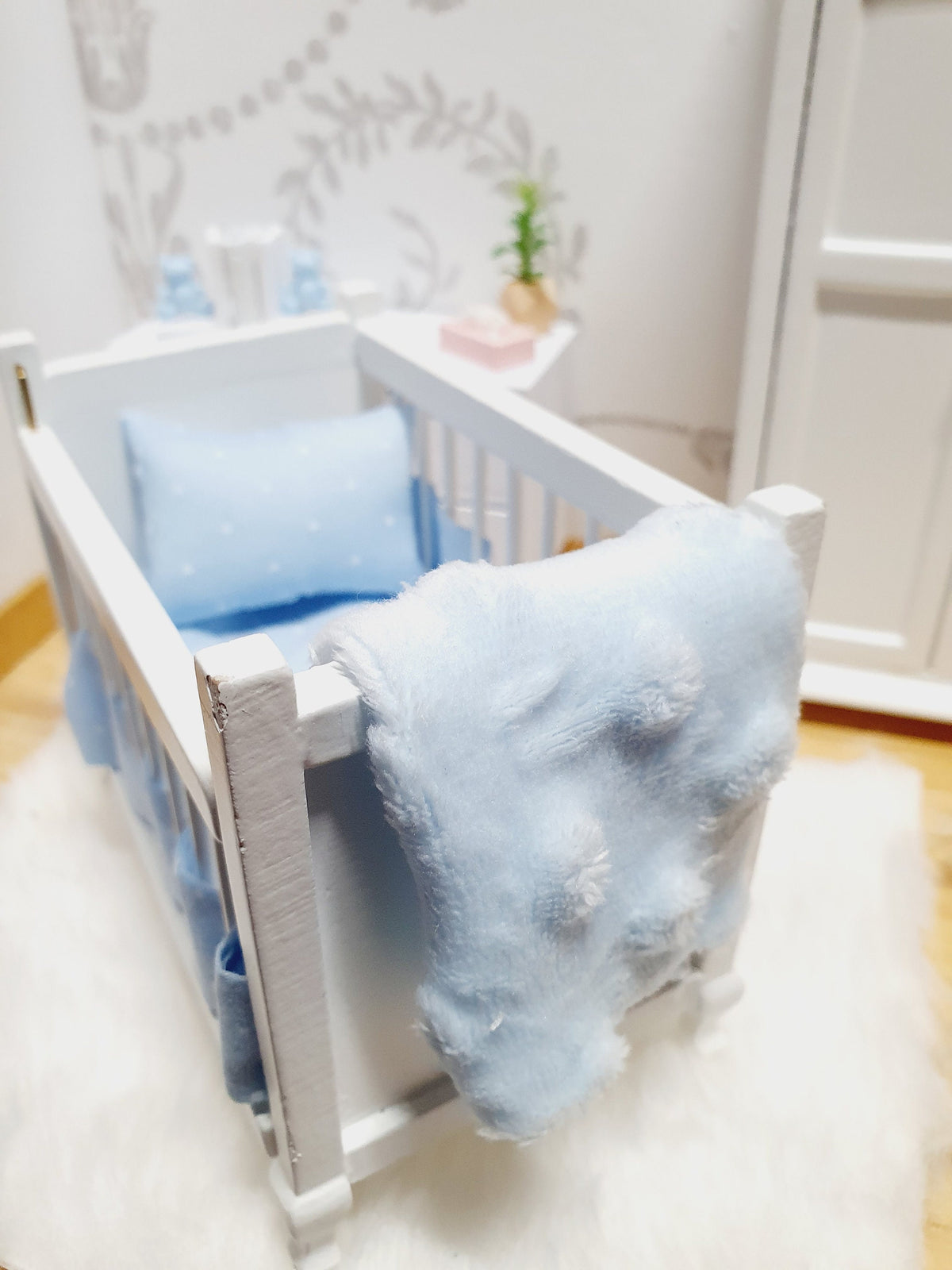Pink Polka Dot Cot Set with Bumpers – alternate view 8 | 1:12 scale dolls house miniature