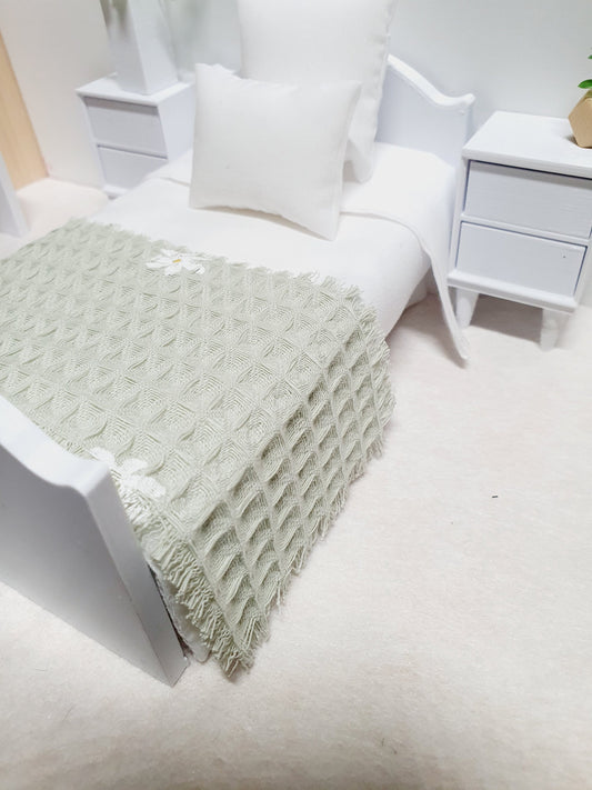 Single Daisy Waffle Throw Single – alternate view 2 | 1:12 scale dolls house miniature