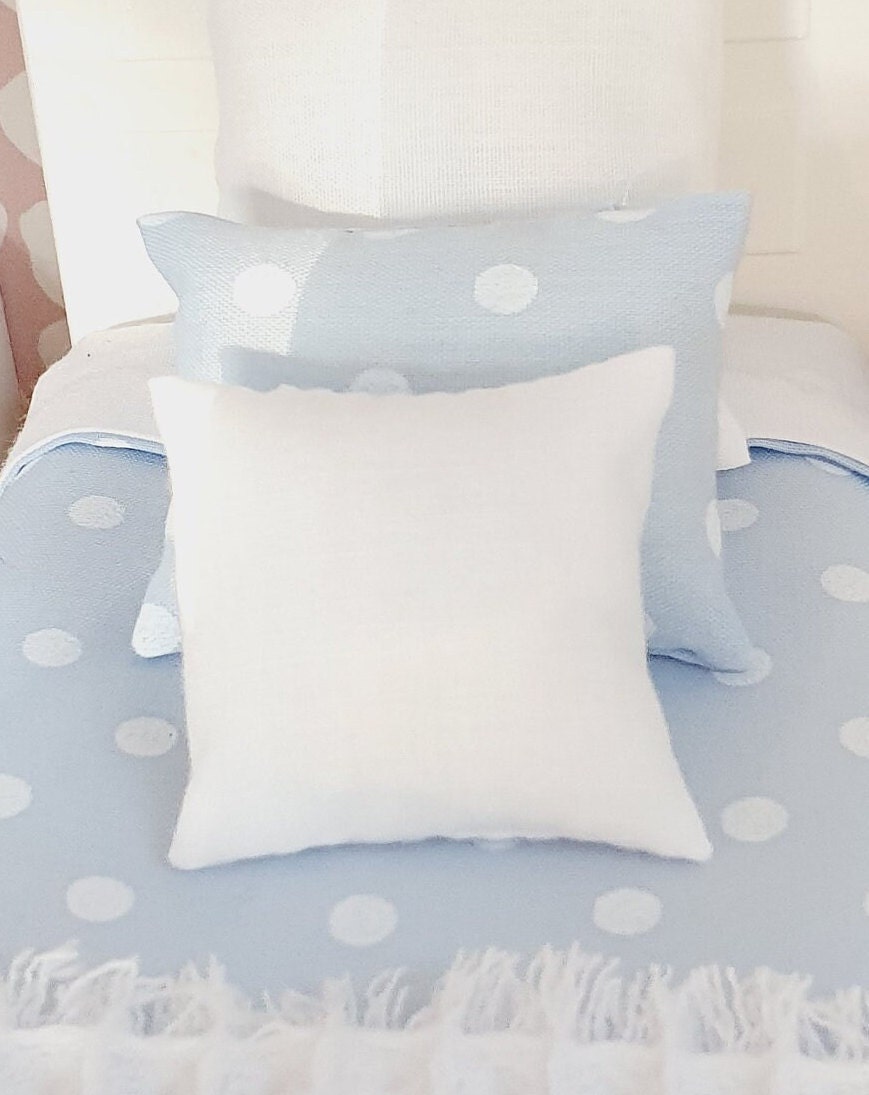 Polka Dot Single Bedding Set – alternate view 9 | 1:12 scale dolls house miniature